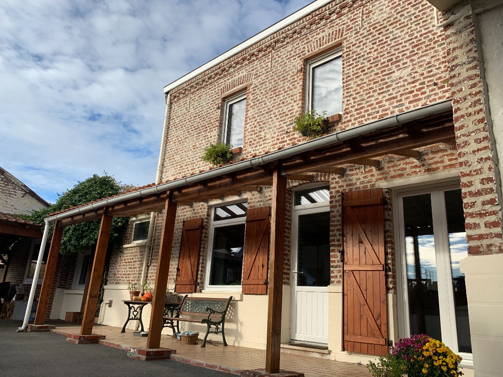 Maison semi individuelle avec beaucoup de cachet Photo 1 - Brique Rouge Immobilier Maison semi individuelle avec beaucoup de cachet Photo 1 - Brique Rouge Immobilier