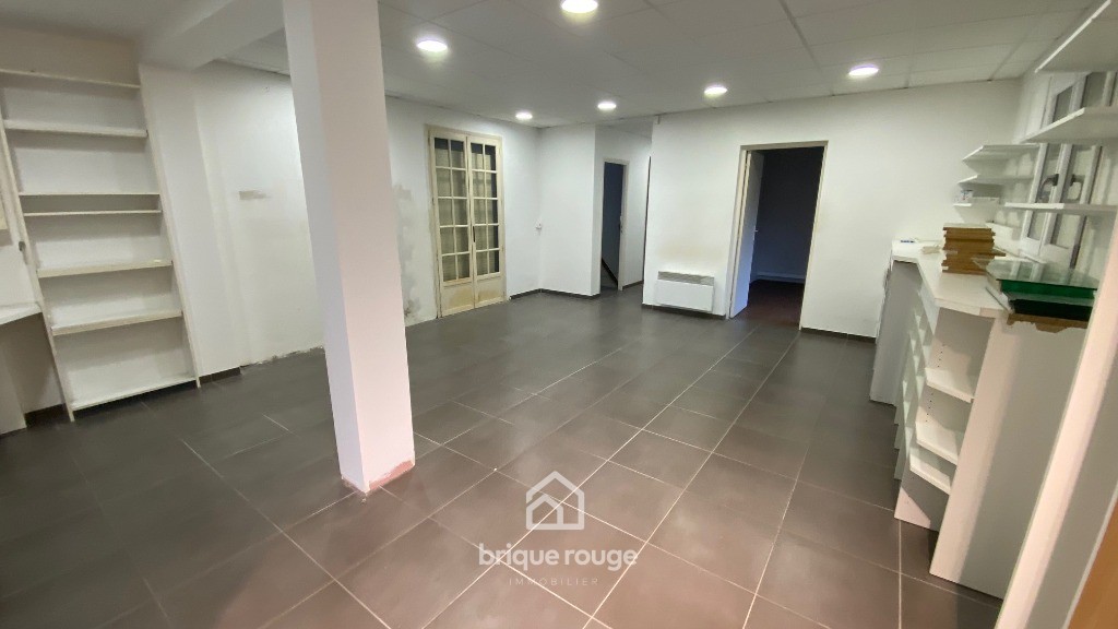 Local commercial de 109m cave parking jardin Photo 2 - Brique Rouge Immobilier Local commercial de 109m cave parking jardin Photo 2 - Brique Rouge Immobilier