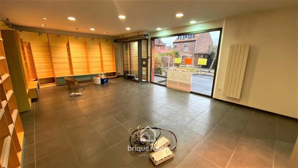 Local commercial de 109m   cave parking Photo 2 - Brique Rouge Immobilier
