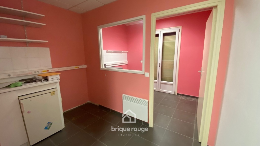 Local commercial de 109m   cave parking Photo 4 - Brique Rouge Immobilier