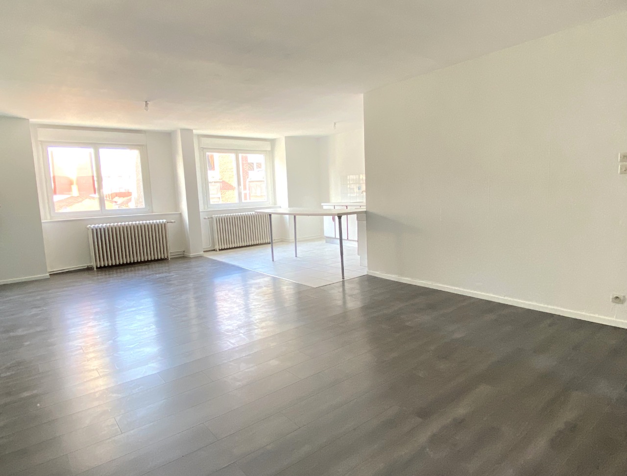 Beaux volumes proche toutes commodites  Photo 1 - Brique Rouge Immobilier