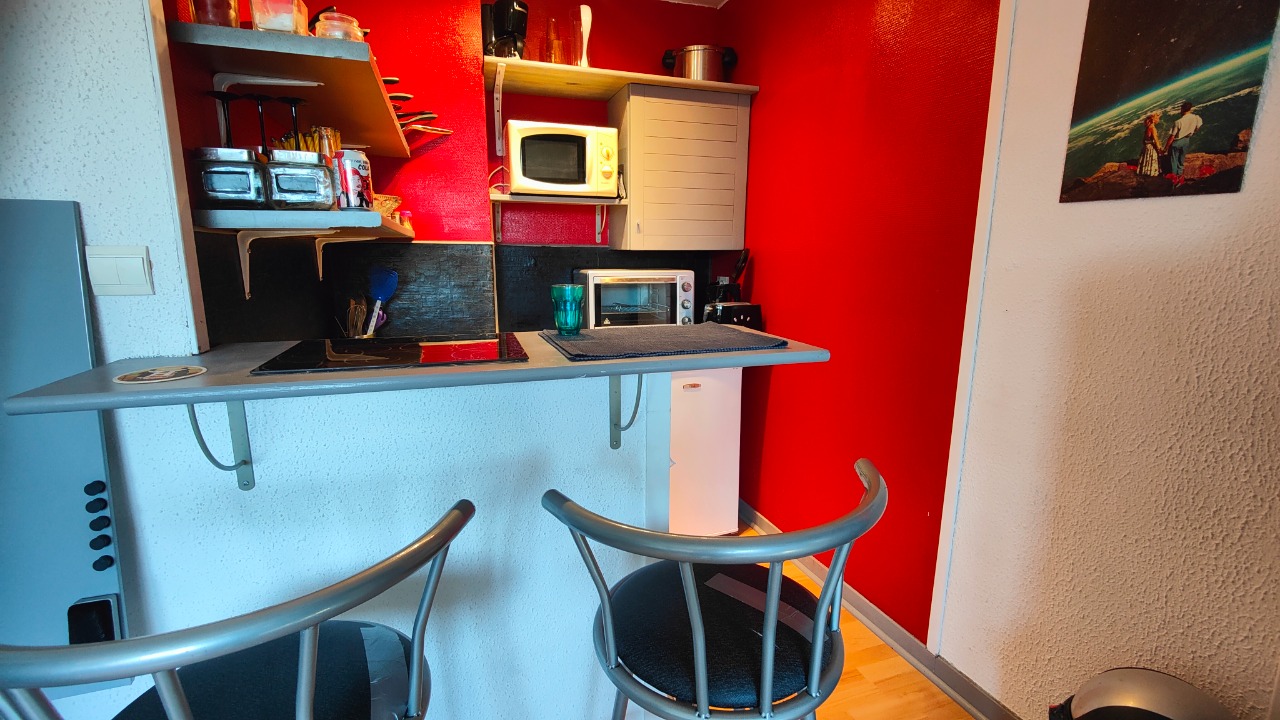 Loos prox chr beau studio meuble ideal investisseur  Photo 2 - Brique Rouge Immobilier