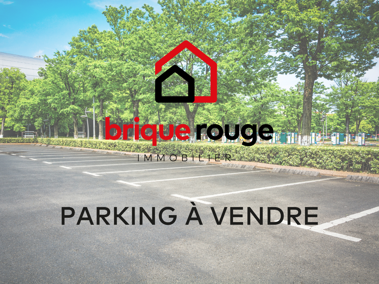 Place de parking securisee  Photo 1 - Brique Rouge Immobilier