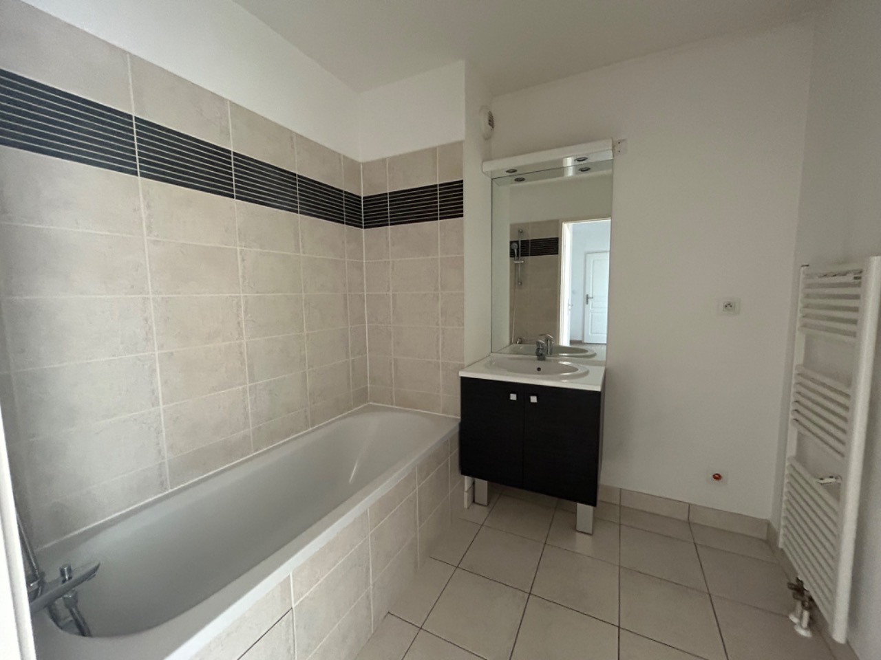 Vaste type3 pmr en rdc avec jardin   terrasse  2 parking Photo 10 - Brique Rouge Immobilier