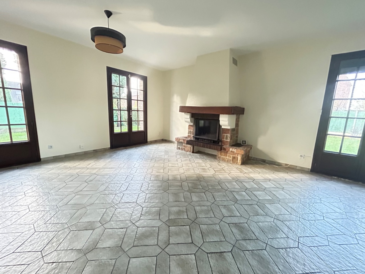 Plain pied individuel 3 chambres jardin garage parking Photo 3 - Brique Rouge Immobilier