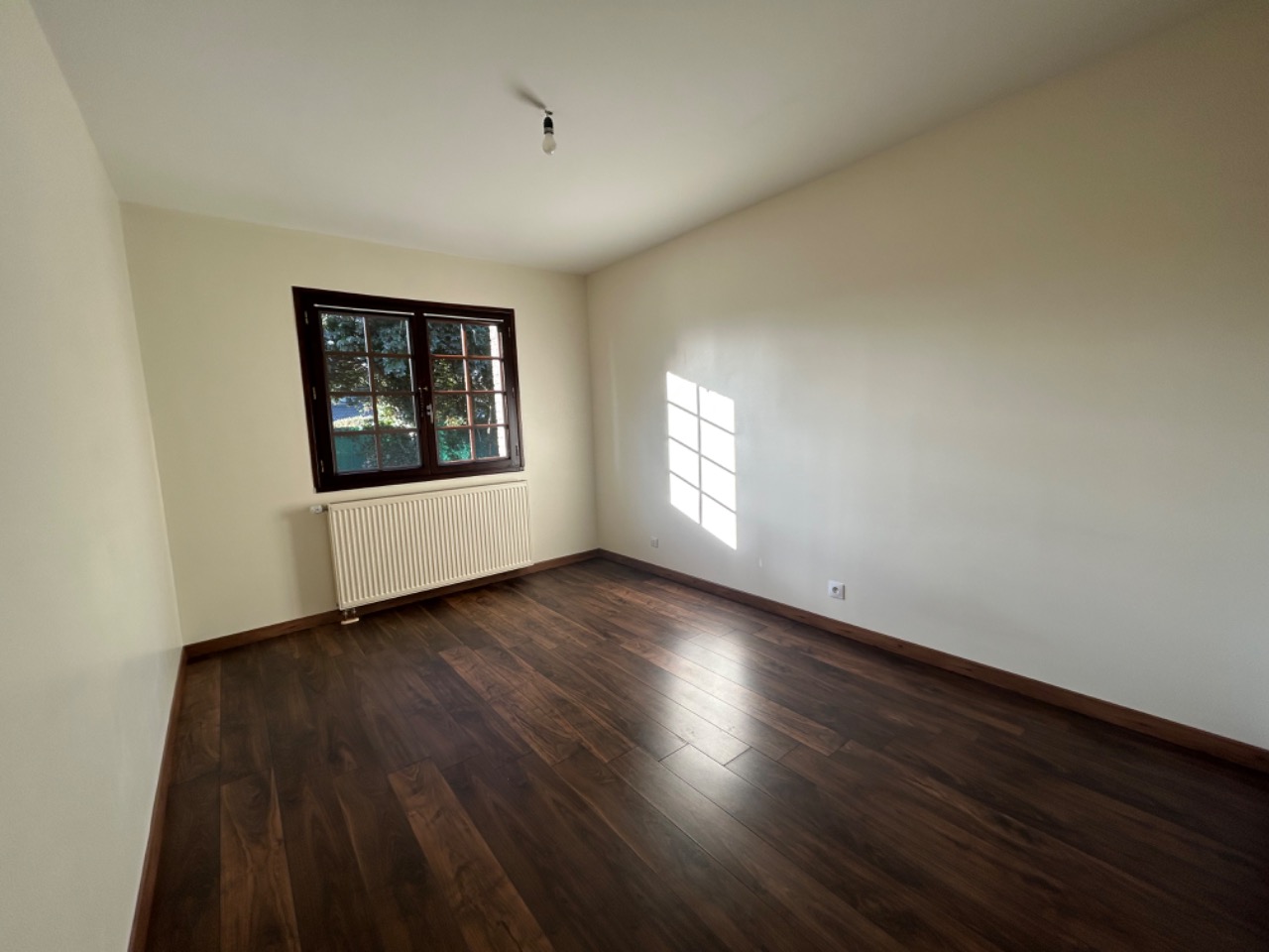 Plain pied individuel 3 chambres jardin garage parking Photo 6 - Brique Rouge Immobilier