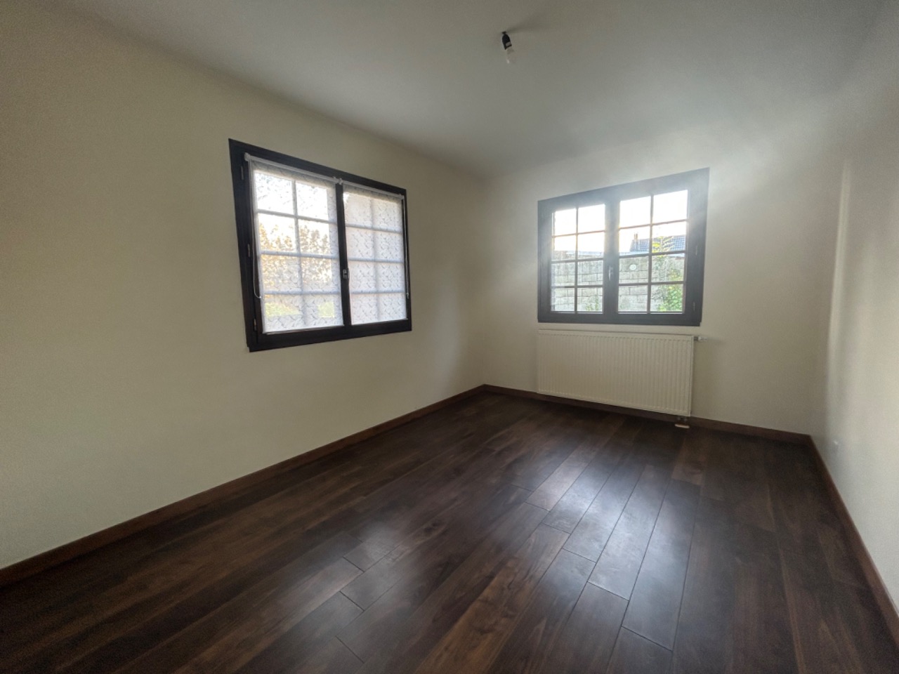 Plain pied individuel 3 chambres jardin garage parking Photo 9 - Brique Rouge Immobilier