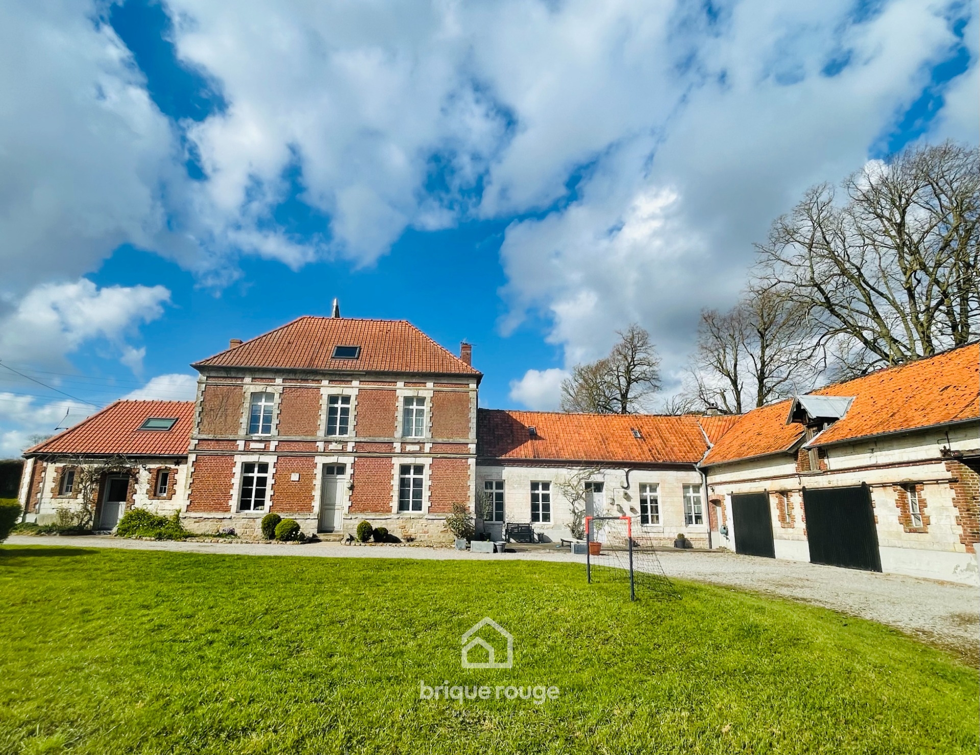 Propriete corps de ferme au carre et gite villers chatel Photo 2 - Brique Rouge Immobilier Propriete corps de ferme au carre et gite villers chatel Photo 2 - Brique Rouge Immobilier