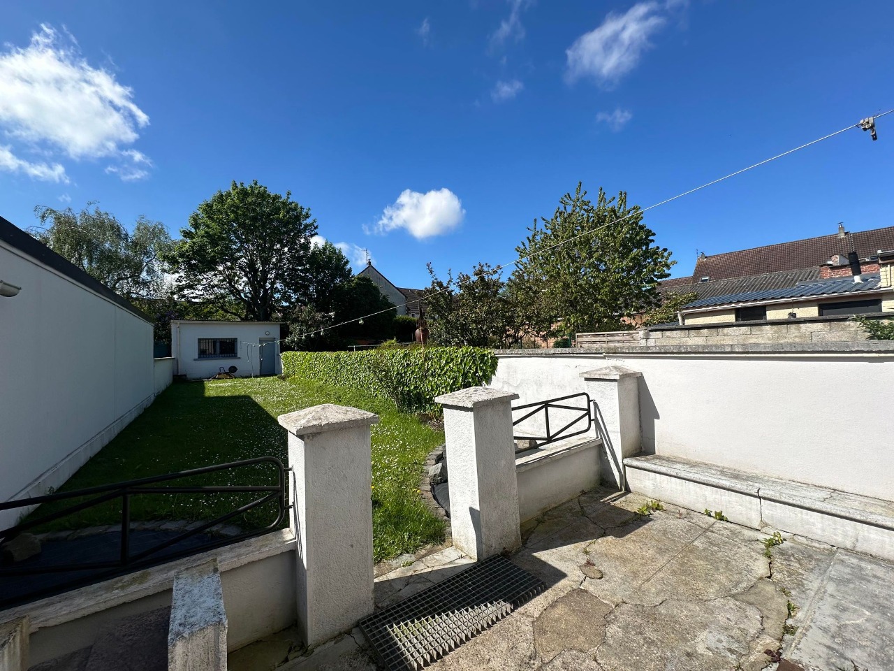 Semi mitoyenne avec beaucoup de potentiel  Photo 1 - Brique Rouge Immobilier