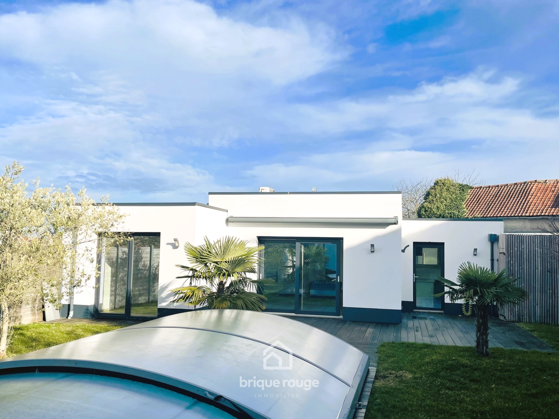 Villa cubique de type plain pied avec piscine barlin Photo 1 - Brique Rouge Immobilier Villa cubique de type plain pied avec piscine barlin Photo 1 - Brique Rouge Immobilier