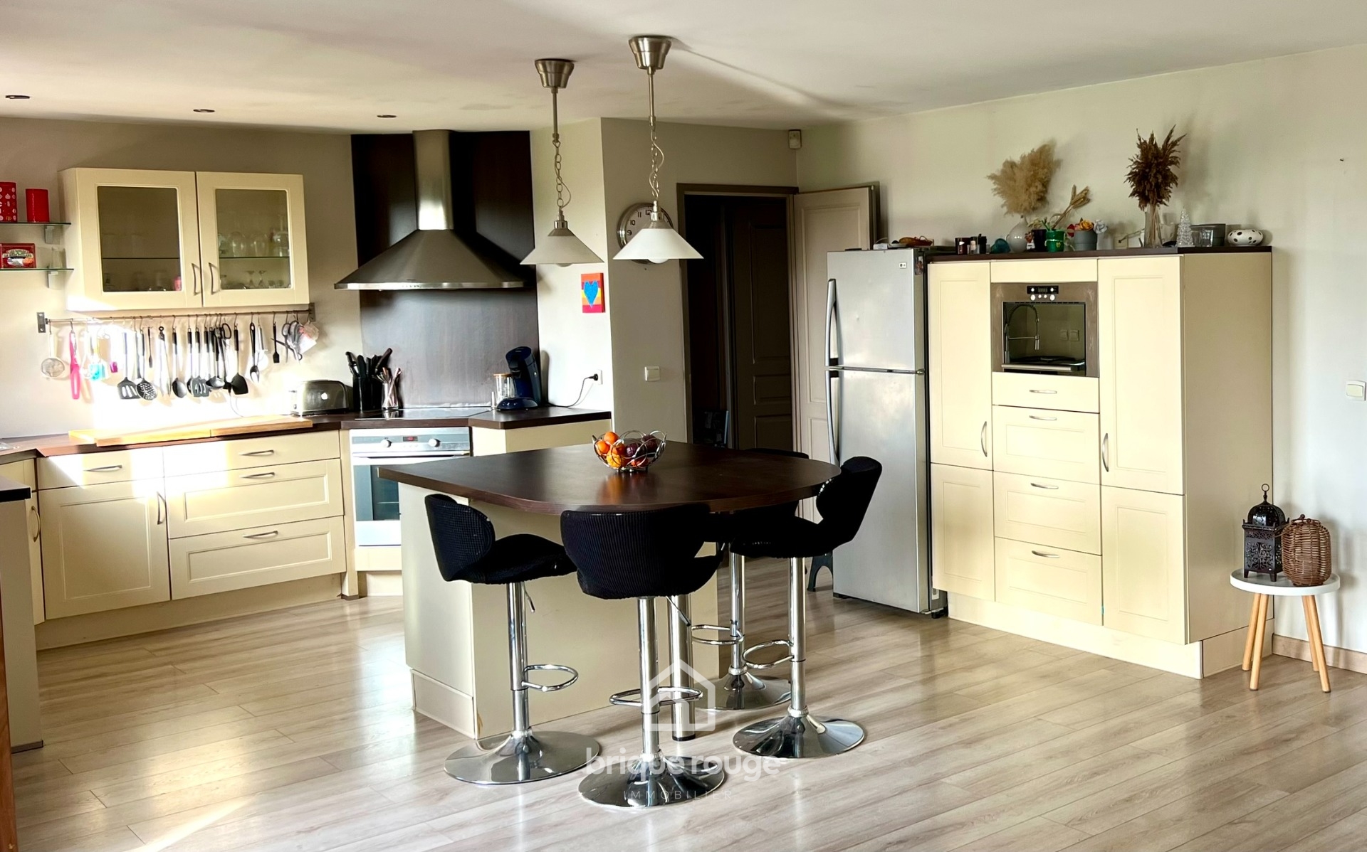 Maison semi plain pied 4 chambres jardin garage carport Photo 2 - Brique Rouge Immobilier