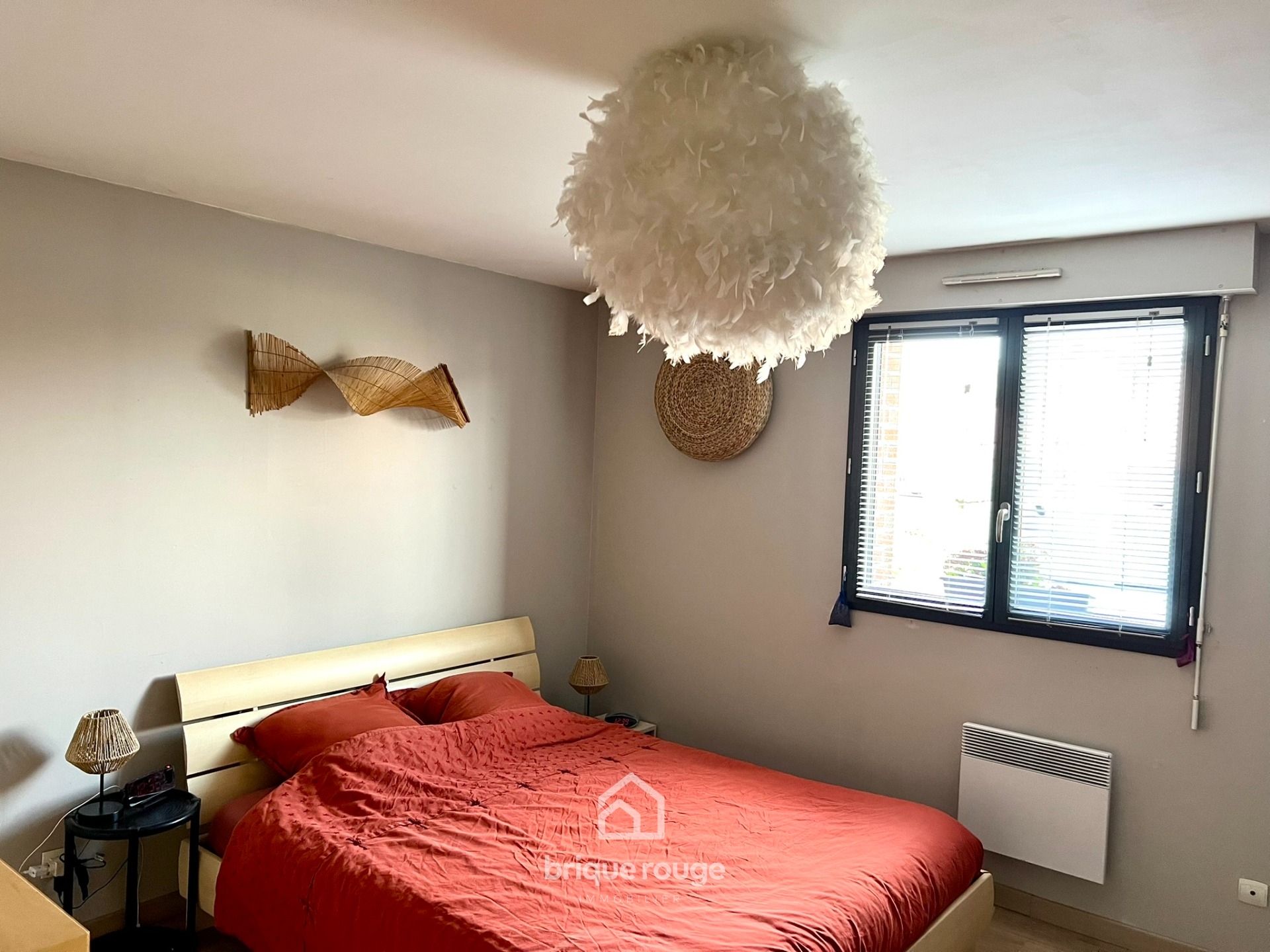 Maison semi plain pied 4 chambres jardin garage carport Photo 6 - Brique Rouge Immobilier