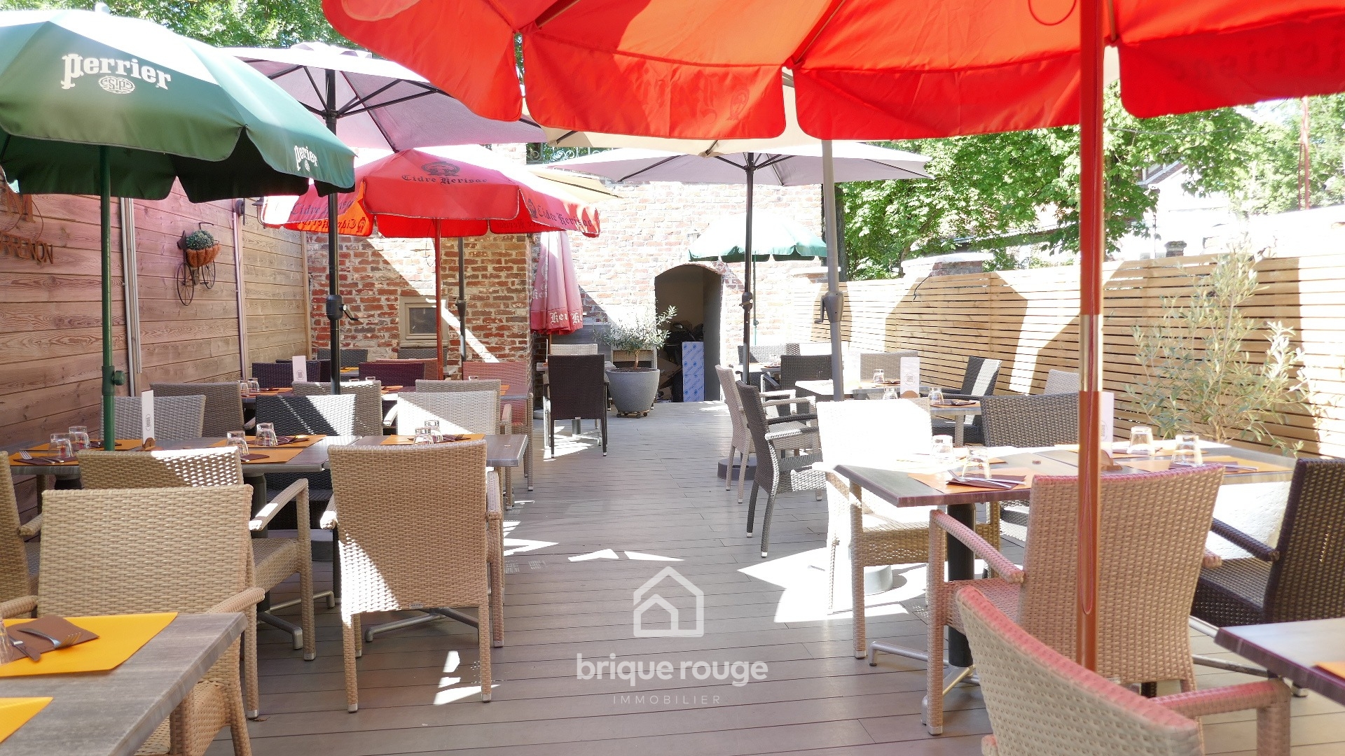 Immeuble avec potentiel commercial et logement locatif Photo 1 - Brique Rouge Immobilier Immeuble avec potentiel commercial et logement locatif Photo 1 - Brique Rouge Immobilier