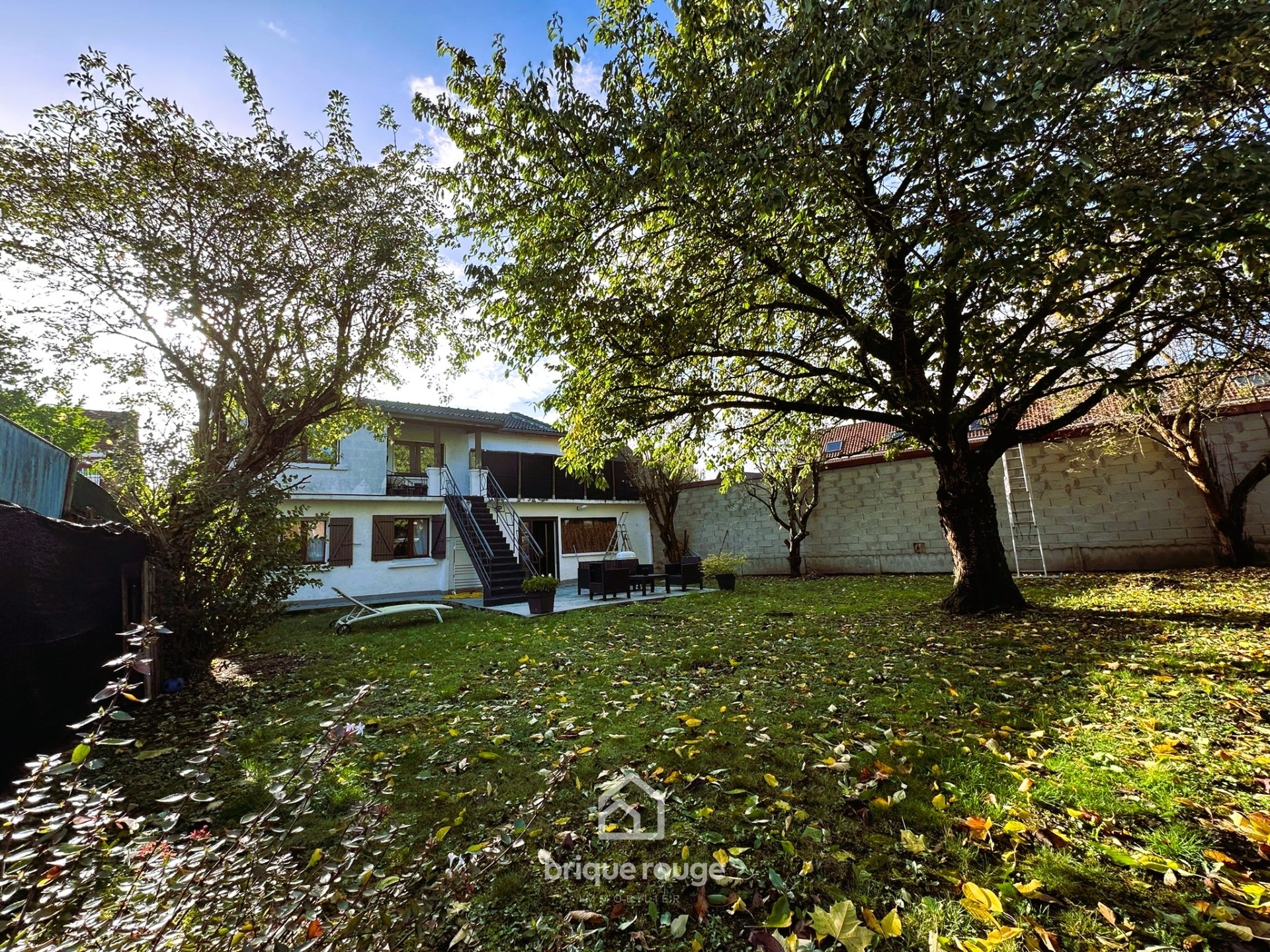 Charmante 3 chambres avec deux garages secteur calme Photo 1 - Brique Rouge Immobilier