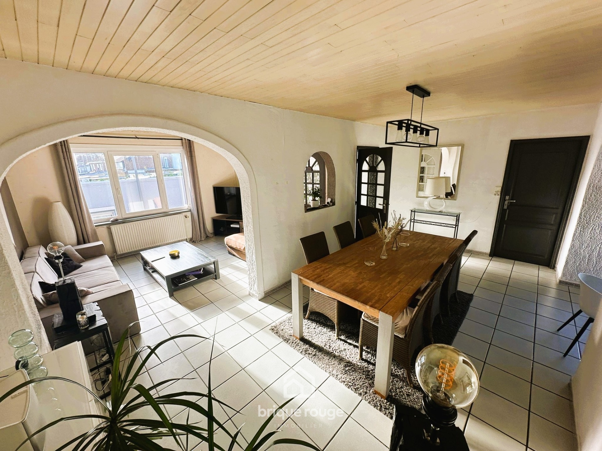 Charmante 3 chambres avec deux garages secteur calme Photo 2 - Brique Rouge Immobilier