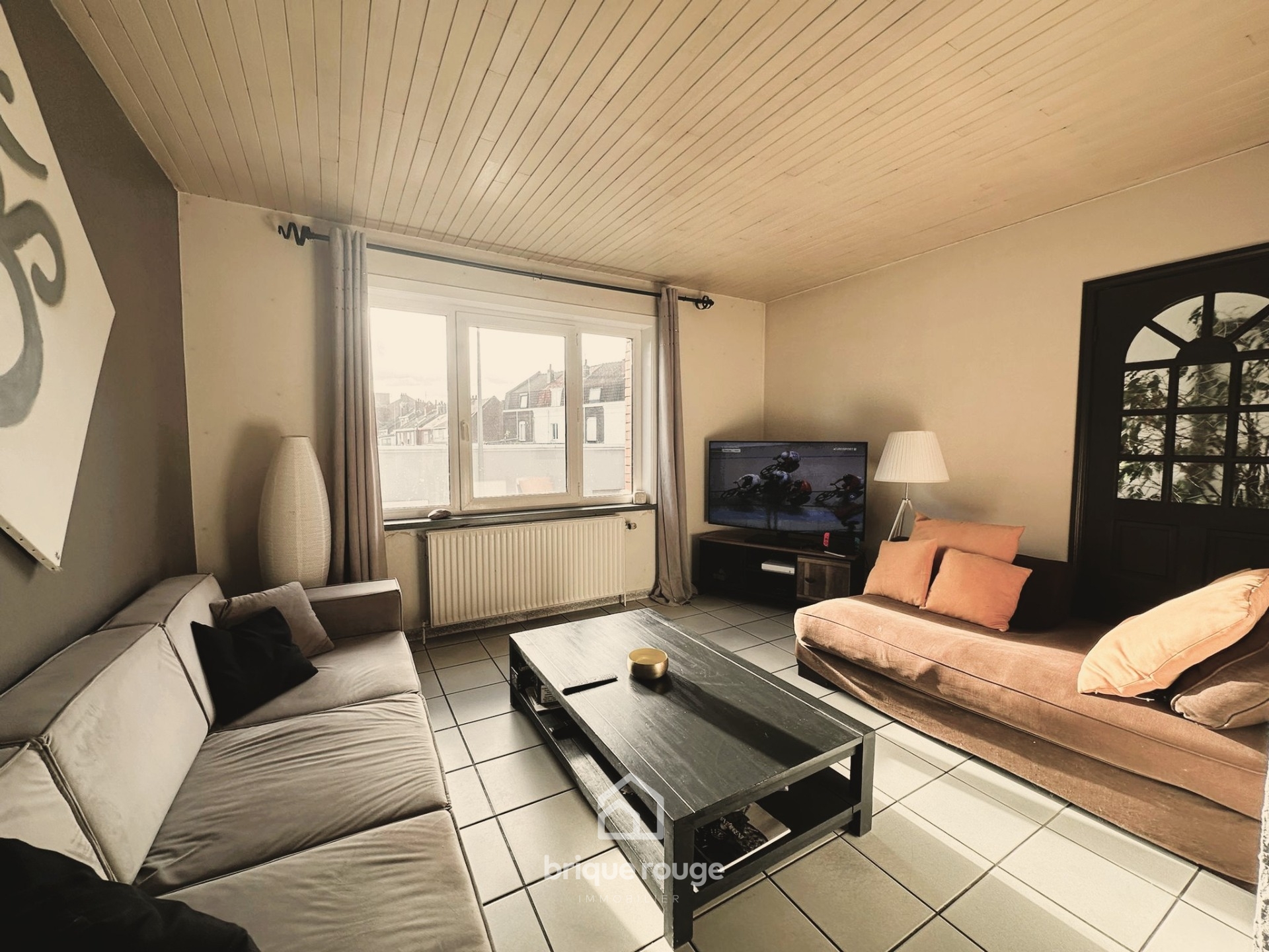 Charmante 3 chambres avec deux garages secteur calme Photo 3 - Brique Rouge Immobilier