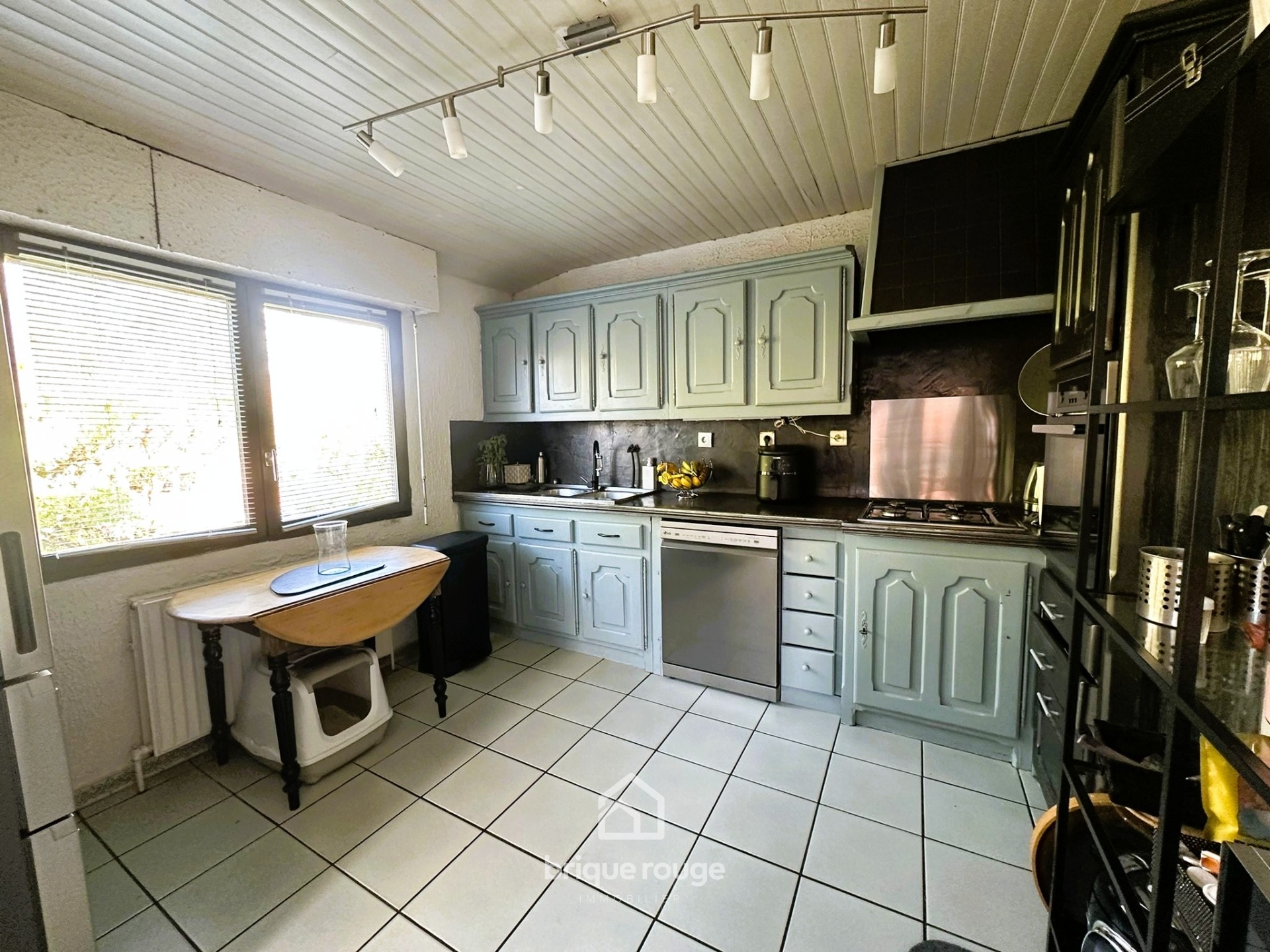 Charmante 3 chambres avec deux garages secteur calme Photo 4 - Brique Rouge Immobilier