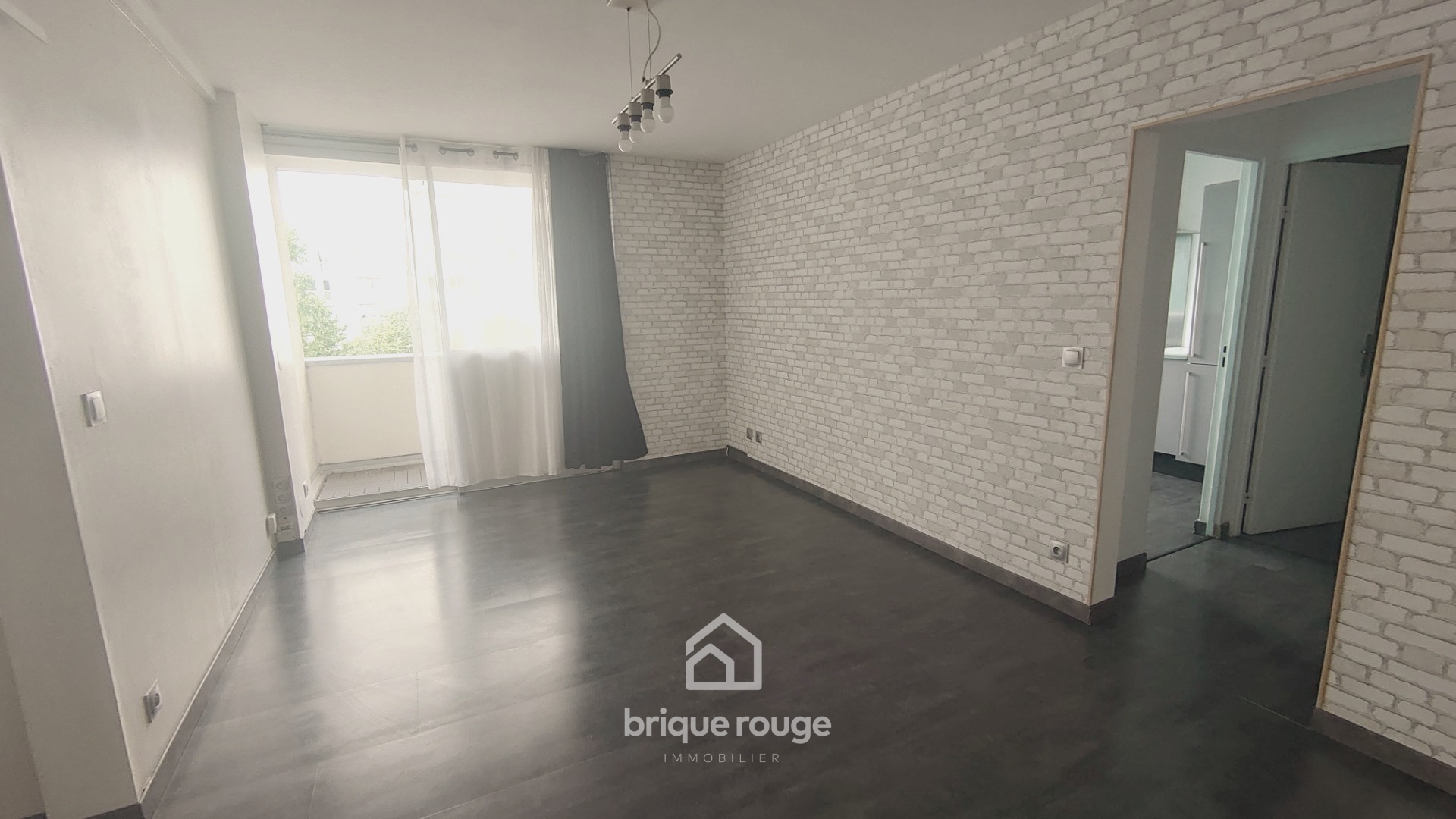 Lumineux t2 balcon ensoleille proche vieux lille Photo 3 - Brique Rouge Immobilier Lumineux t2 balcon ensoleille proche vieux lille Photo 3 - Brique Rouge Immobilier