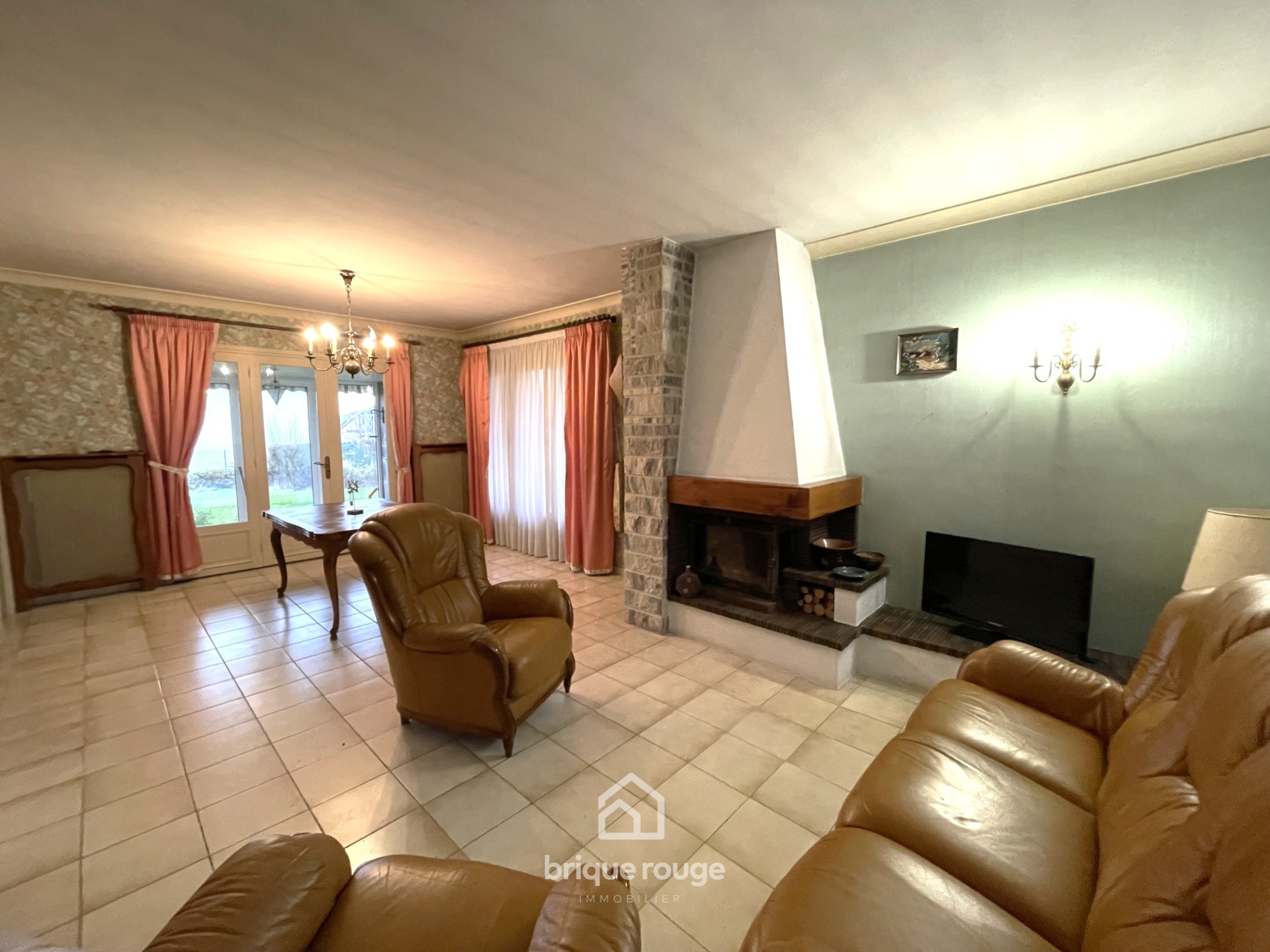 Maison semi plain pied 4 chambres et sous sol Photo 4 - Brique Rouge Immobilier