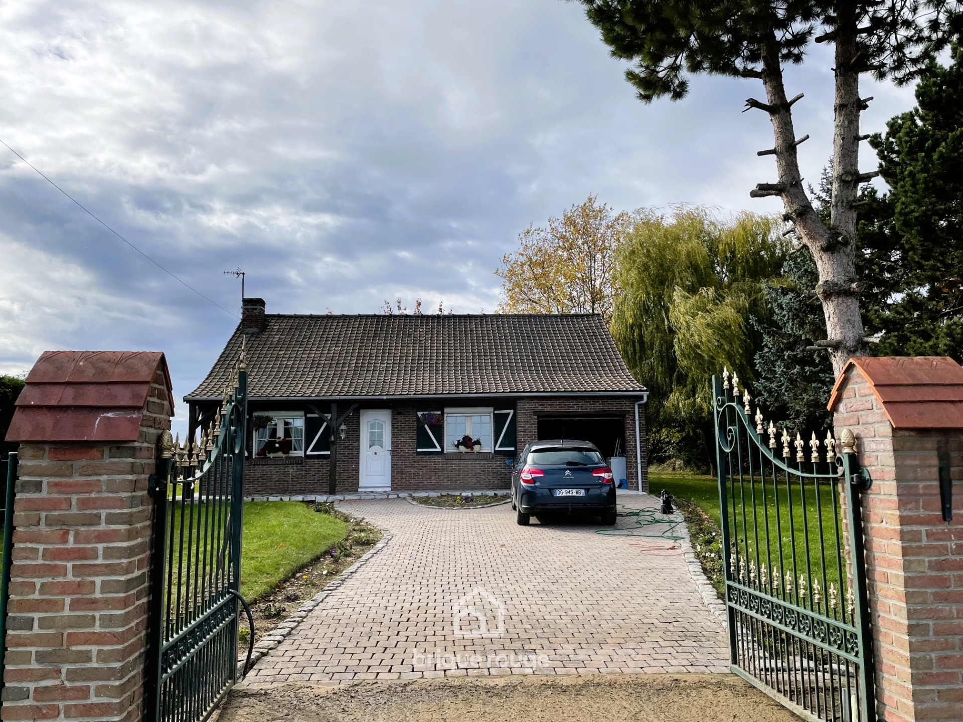 Maison individuelle avec hangar sur une parcelle de 7500 m Photo 1 - Brique Rouge Immobilier Maison individuelle avec hangar sur une parcelle de 7500 m Photo 1 - Brique Rouge Immobilier