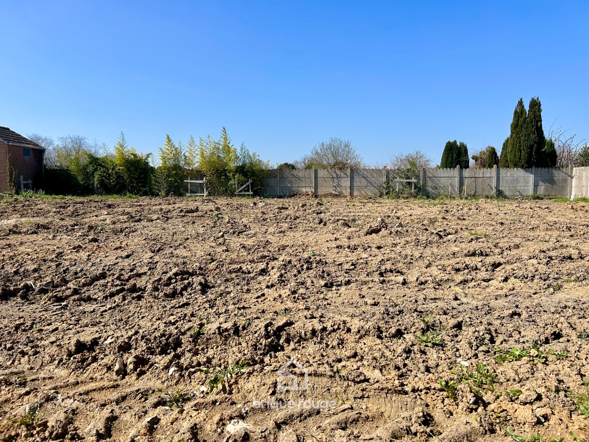 Terrain constructible de 814 m centre ville de santes Photo 2 - Brique Rouge Immobilier