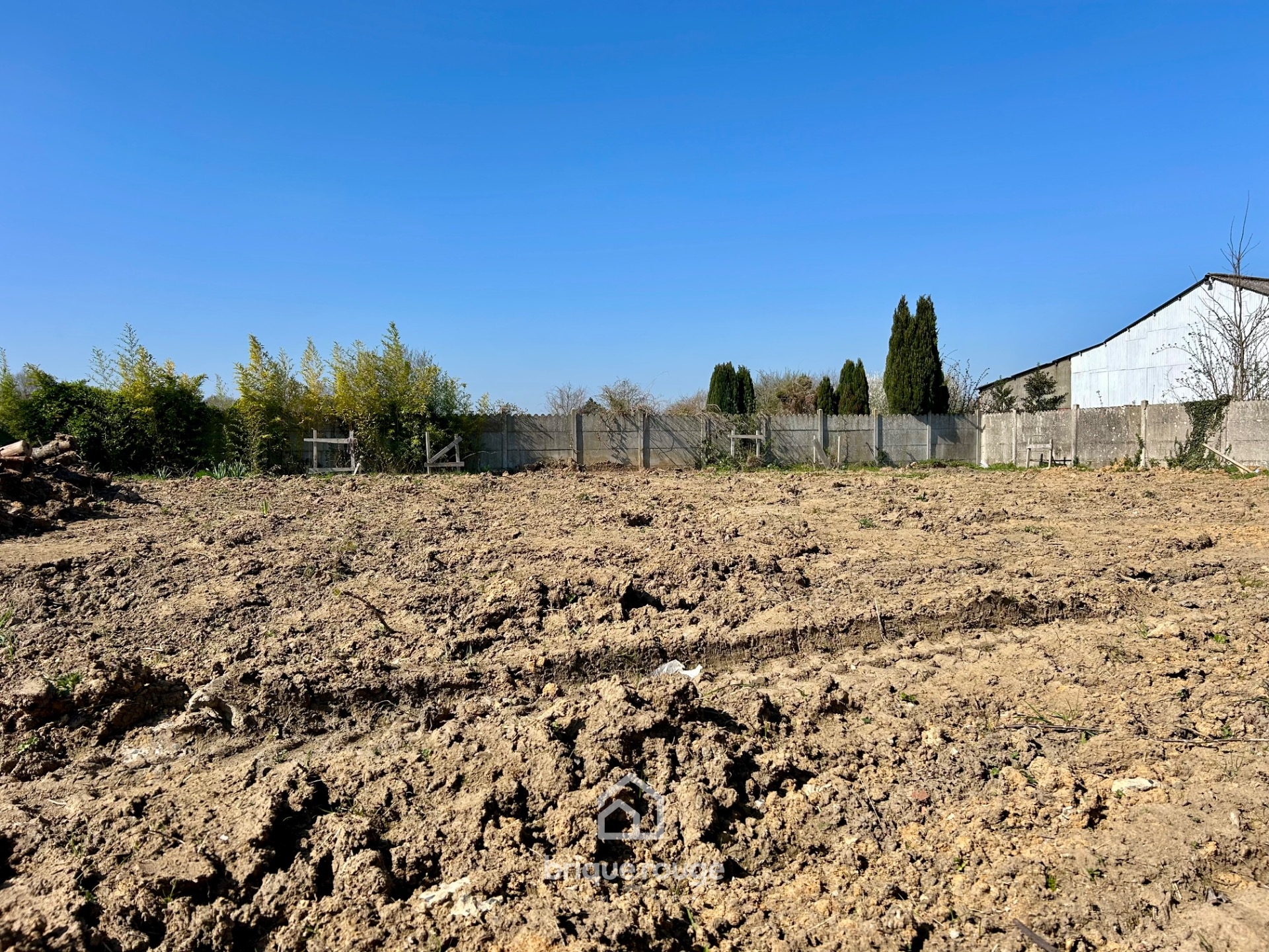 Terrain constructible de 814 m centre ville de santes Photo 3 - Brique Rouge Immobilier