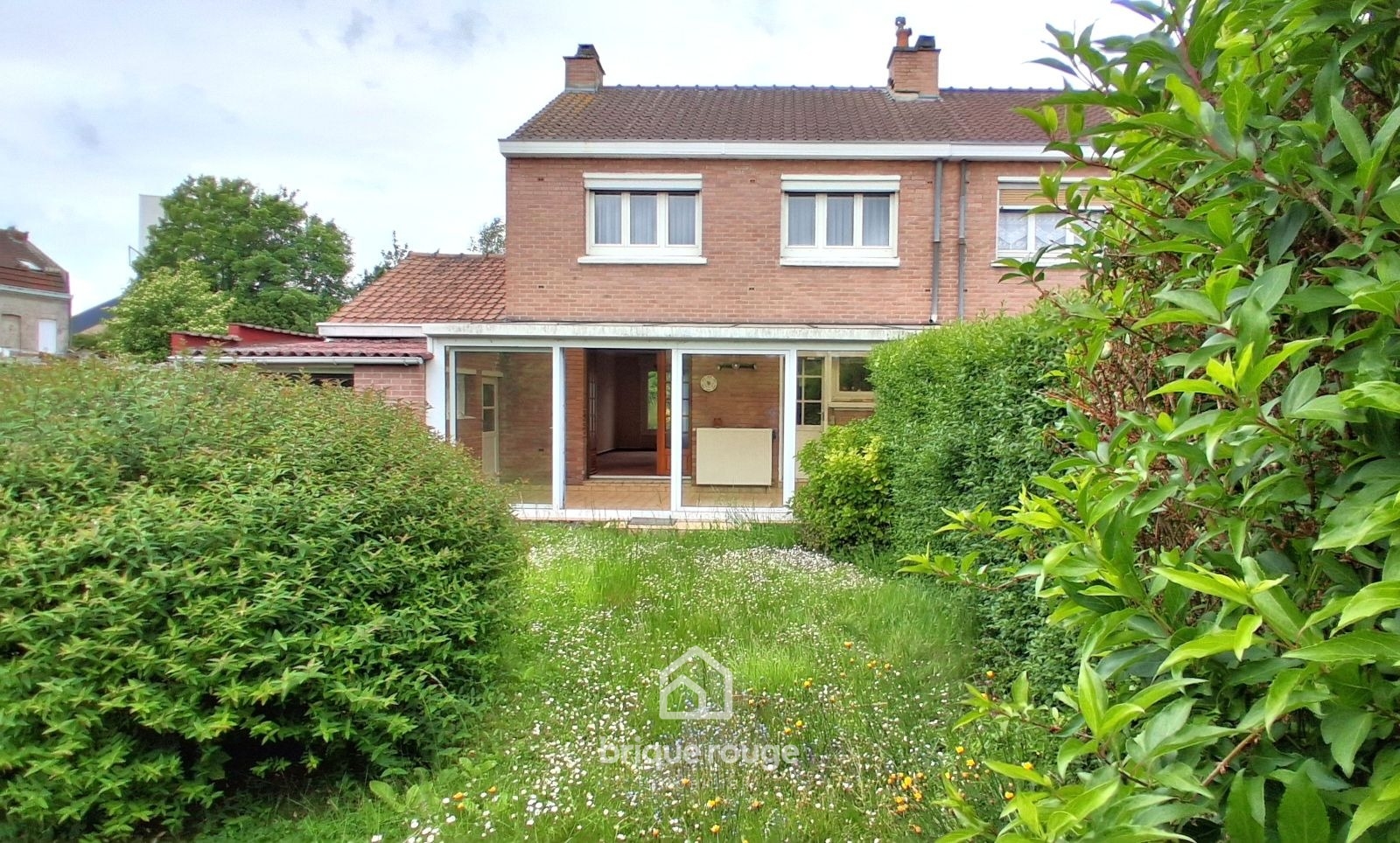 Charmante maison semi individuelle sur secteur familial Photo 1 - Brique Rouge Immobilier Charmante maison semi individuelle sur secteur familial Photo 1 - Brique Rouge Immobilier
