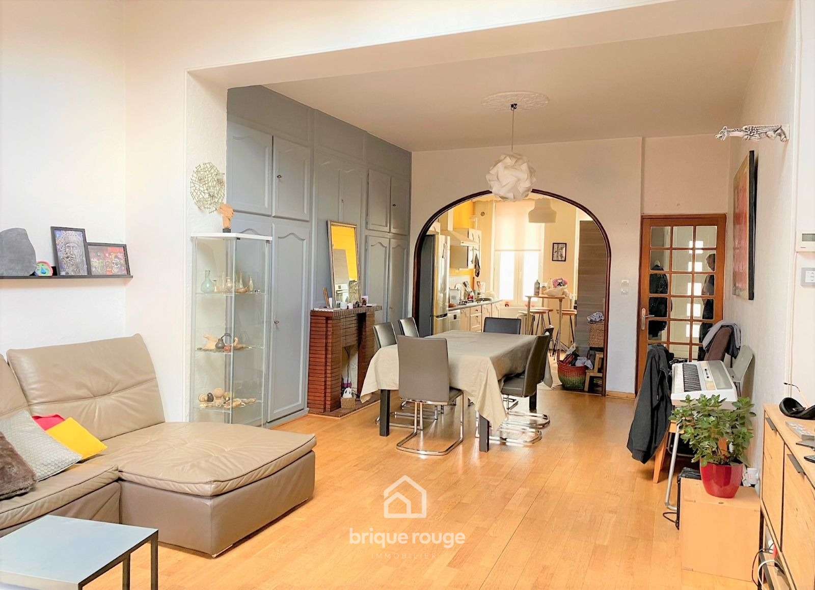 Large maison 1930 au charme preserve proche metro Photo 2 - Brique Rouge Immobilier Large maison 1930 au charme preserve proche metro Photo 2 - Brique Rouge Immobilier