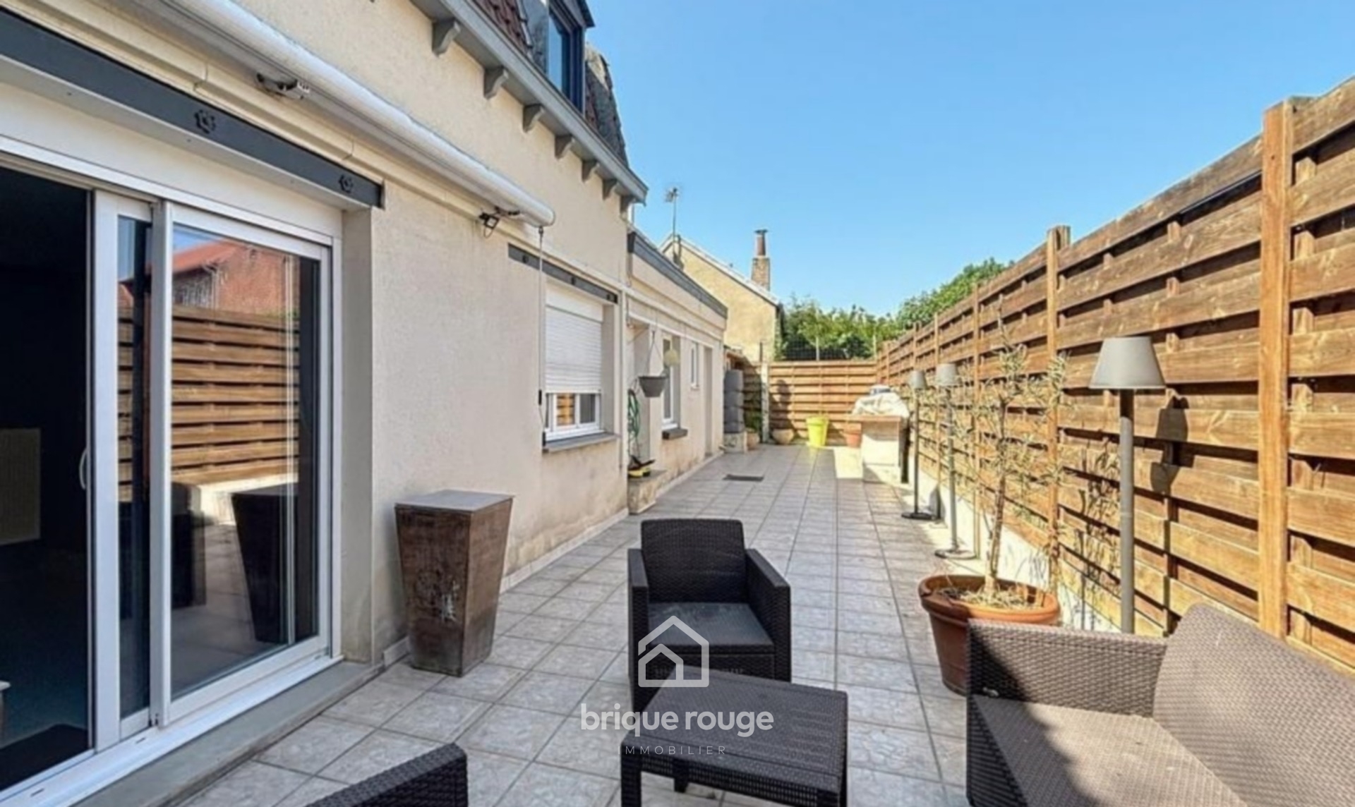 Maison 1930 large facade avec exterieur Photo 7 - Brique Rouge Immobilier Maison 1930 large facade avec exterieur Photo 7 - Brique Rouge Immobilier