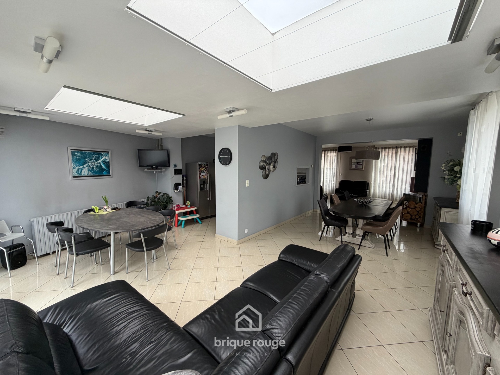 Belle maison familiale de 240 m avec 3 garages  Photo 4 - Brique Rouge Immobilier