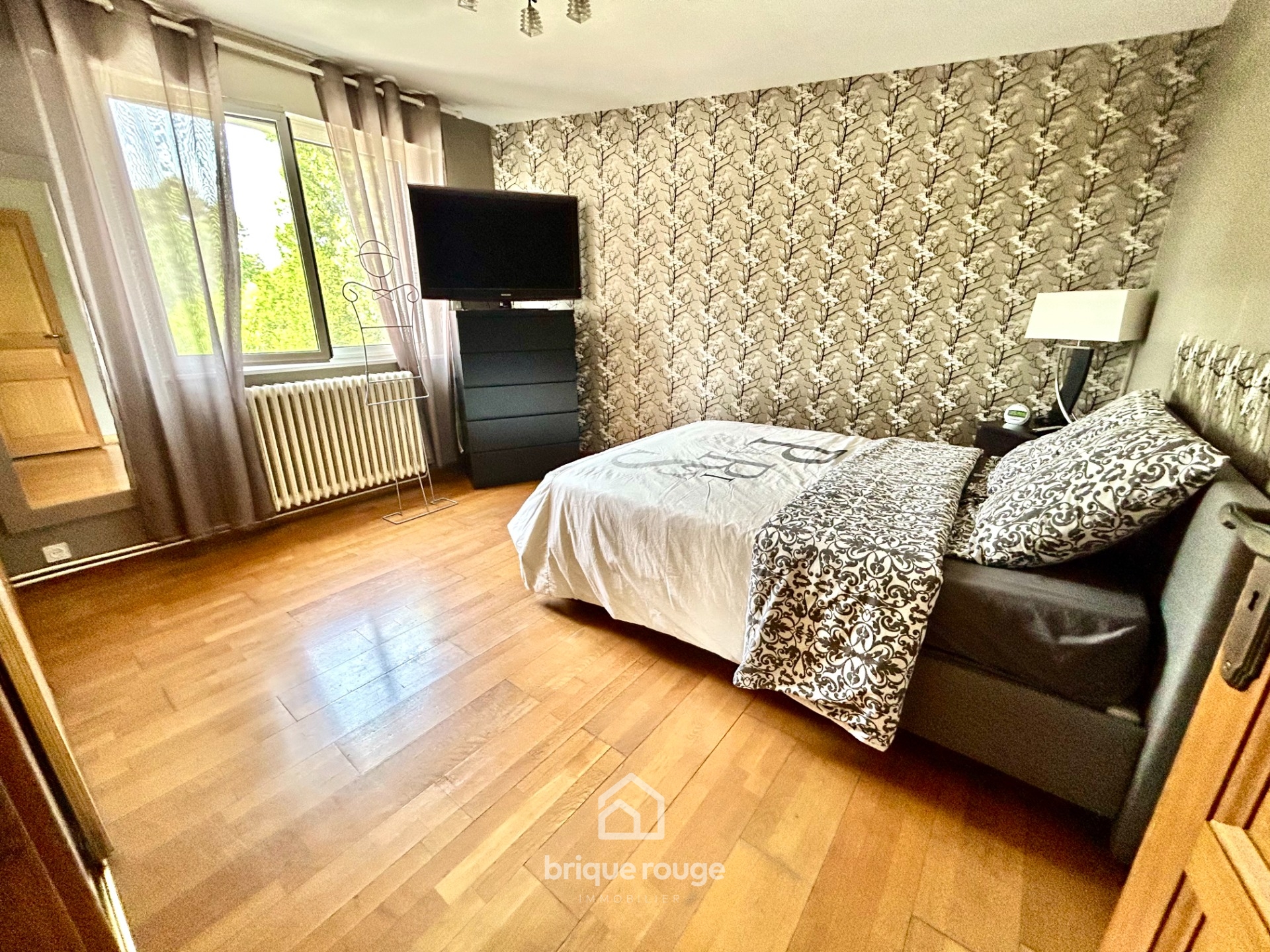 Belle maison familiale de 240 m avec 3 garages  Photo 5 - Brique Rouge Immobilier