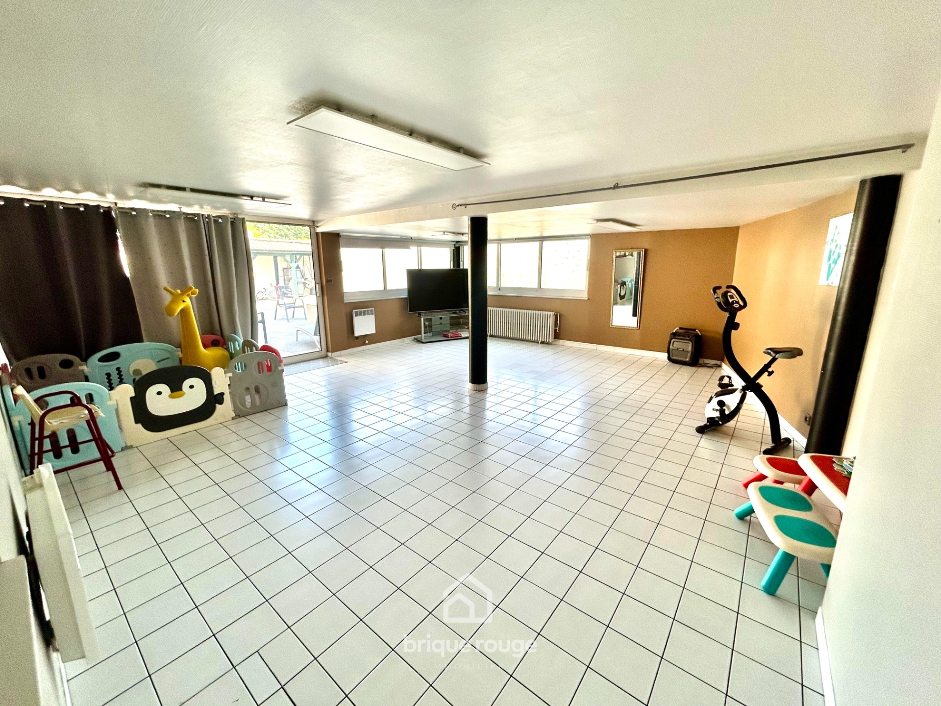 Belle maison familiale de 240 m avec 3 garages Photo 6 - Brique Rouge Immobilier Belle maison familiale de 240 m avec 3 garages Photo 6 - Brique Rouge Immobilier
