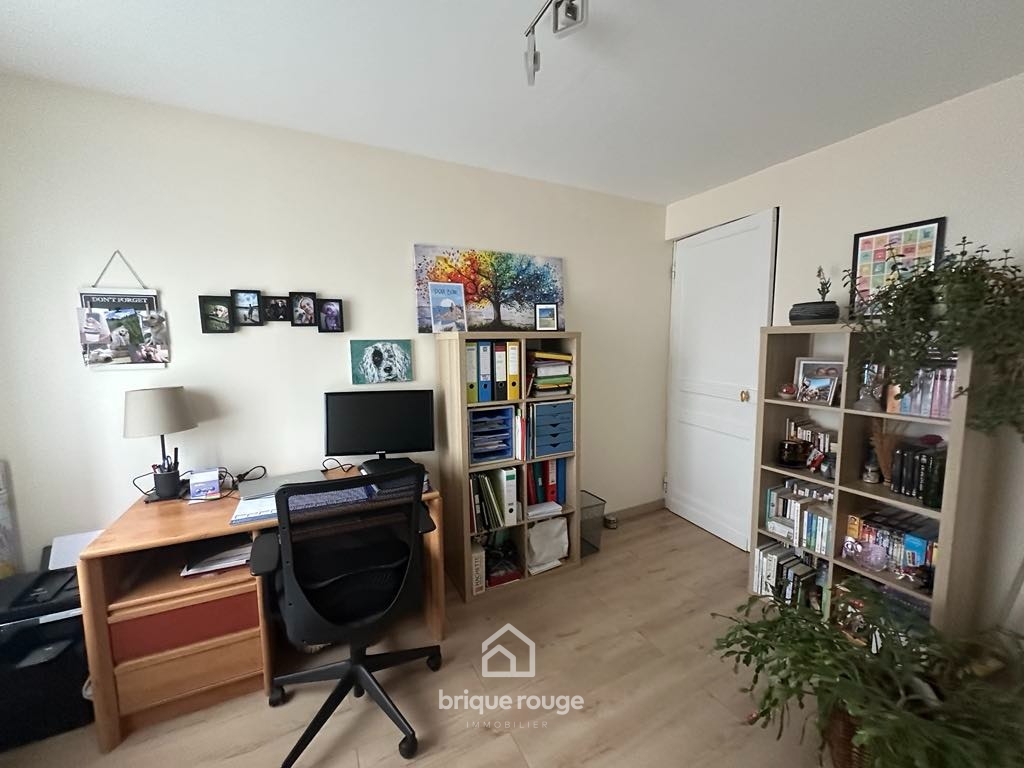 Semi individuelle 4 chambres secteur calme 140m Photo 11 - Brique Rouge Immobilier