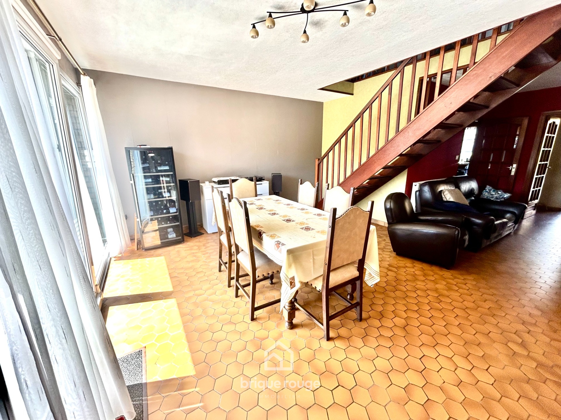 Belle maison de lotissement semi individuelle par le garage Photo 2 - Brique Rouge Immobilier