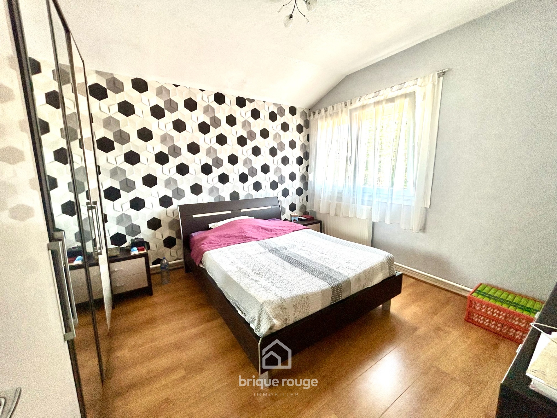 Belle maison de lotissement semi individuelle par le garage Photo 3 - Brique Rouge Immobilier