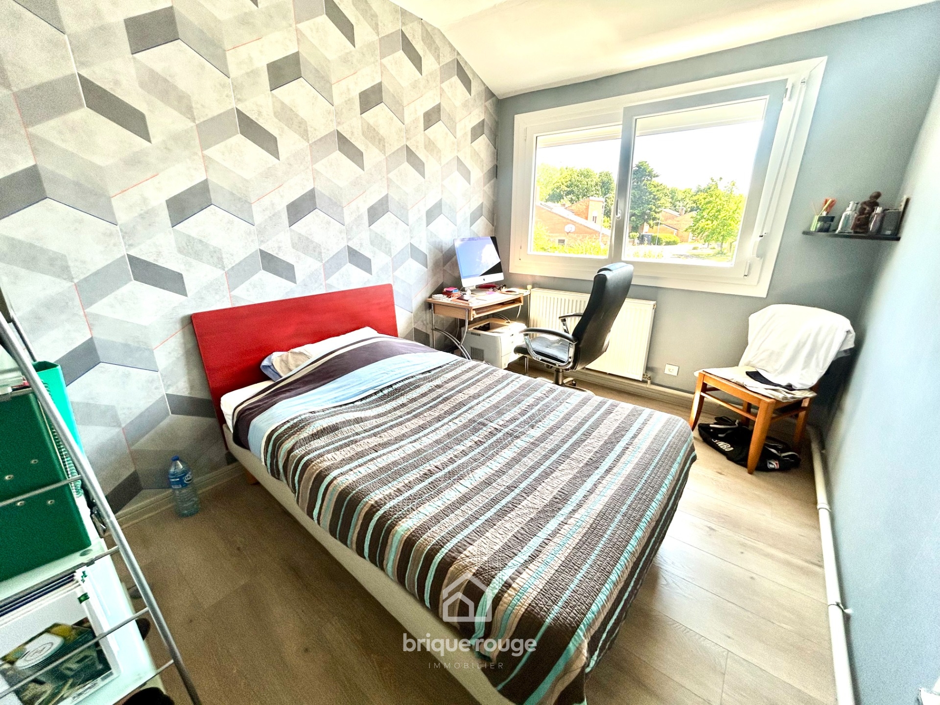 Belle maison de lotissement semi individuelle par le garage Photo 4 - Brique Rouge Immobilier