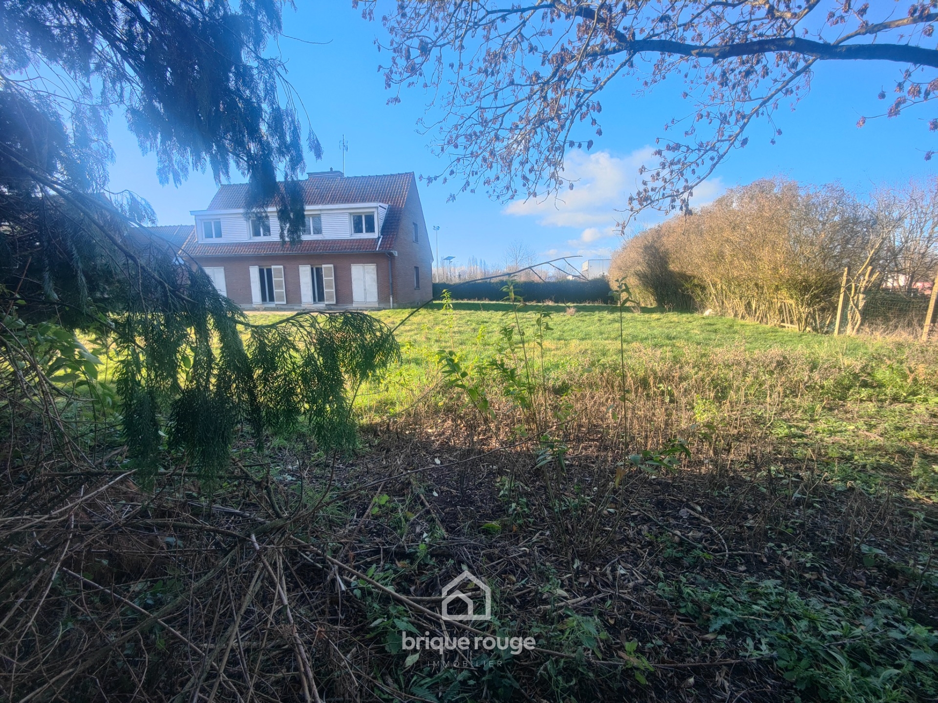 A 9mn du chr maison semi plain pied t7 sur 2300m Photo 1 - Brique Rouge Immobilier A 9mn du chr maison semi plain pied t7 sur 2300m Photo 1 - Brique Rouge Immobilier