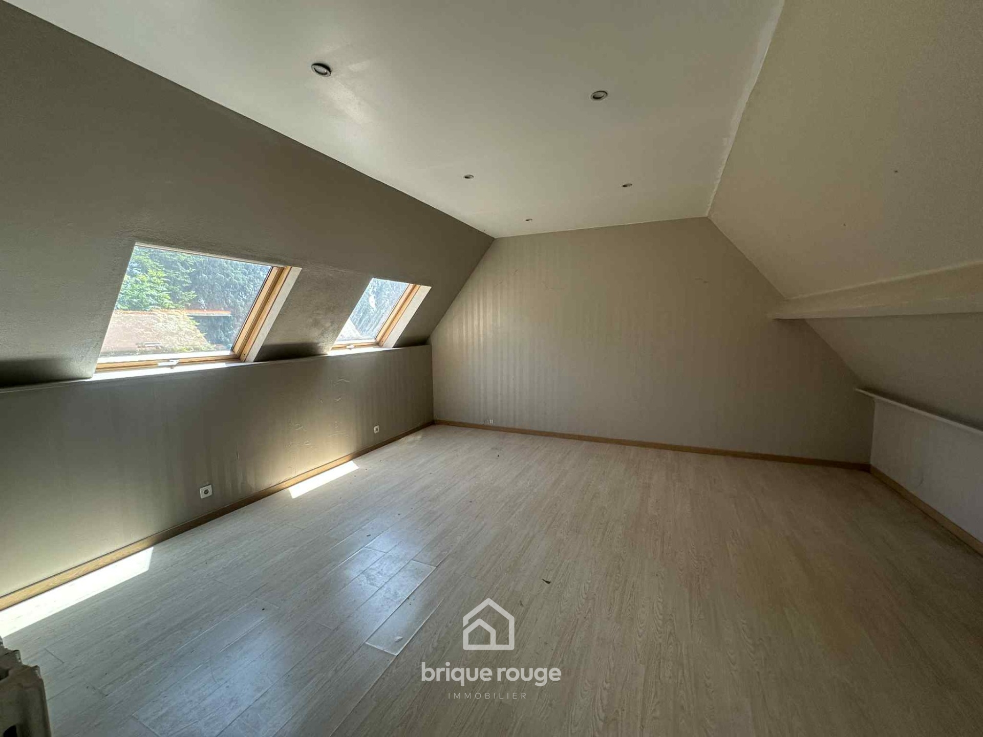 A 9mn du chr maison semi plain pied t7 sur 2300m Photo 10 - Brique Rouge Immobilier A 9mn du chr maison semi plain pied t7 sur 2300m Photo 10 - Brique Rouge Immobilier