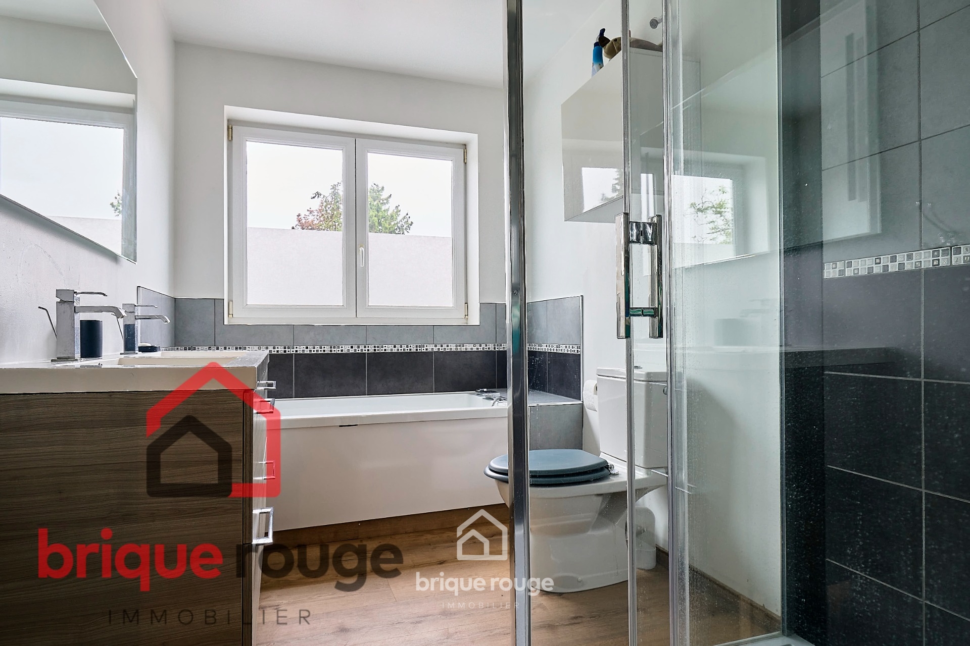 Coup de coeur 136m 4 chambres jardin coeur du village Photo 13 - Brique Rouge Immobilier Coup de coeur 136m 4 chambres jardin coeur du village Photo 13 - Brique Rouge Immobilier