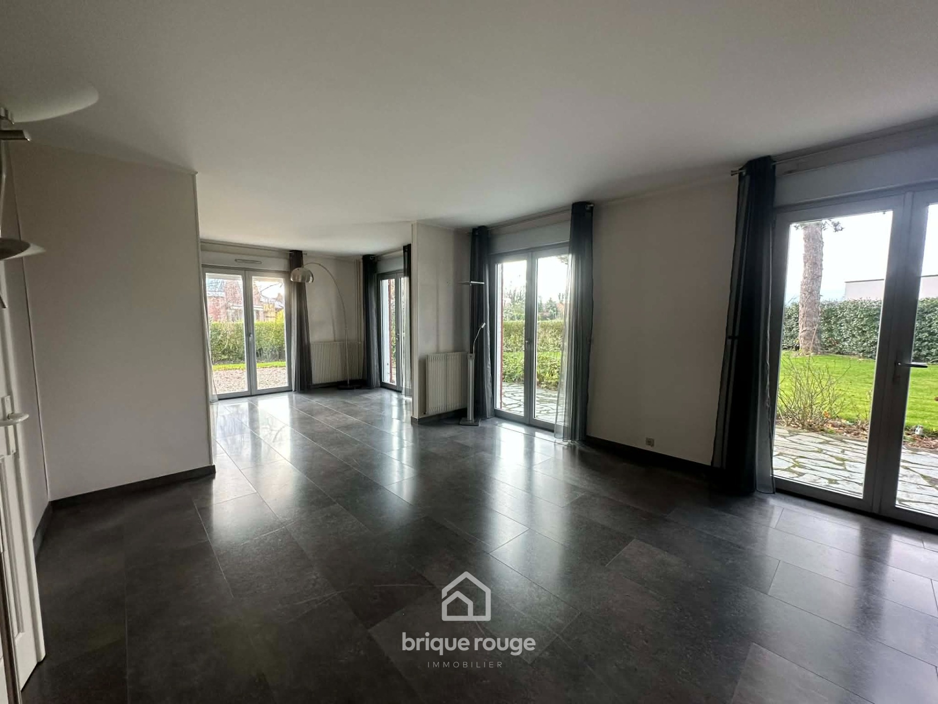 Individuelle semi plain pied 6 chambres sur 2430m Photo 3 - Brique Rouge Immobilier Individuelle semi plain pied 6 chambres sur 2430m Photo 3 - Brique Rouge Immobilier