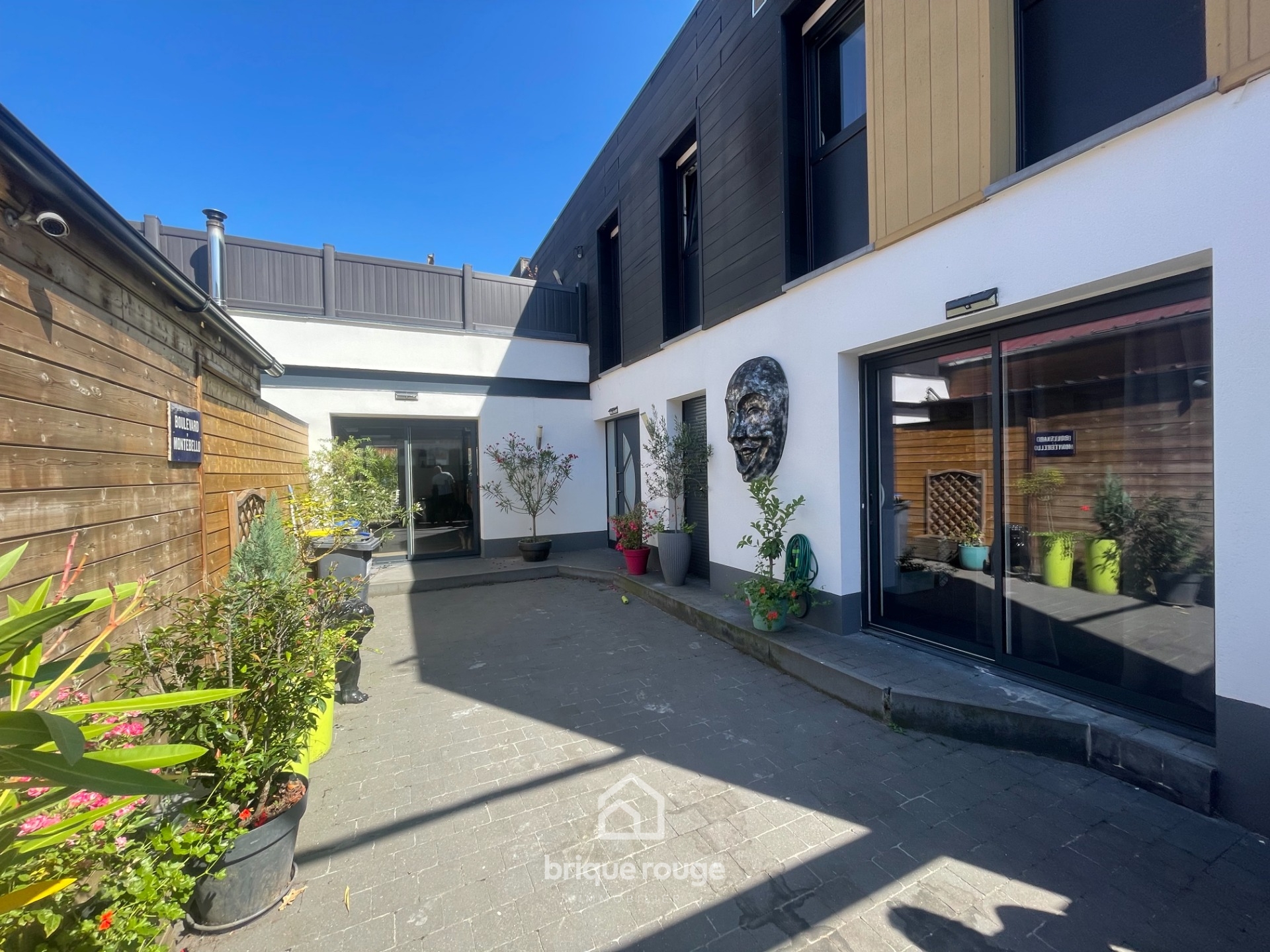 Ensemble immobilier de plus de 200 m2 Photo 1 - Brique Rouge Immobilier