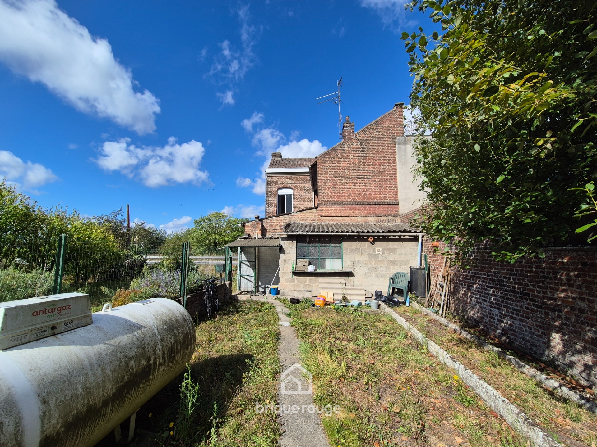 Maison semi individuelle 3 chambres  renover Photo 1 - Brique Rouge Immobilier