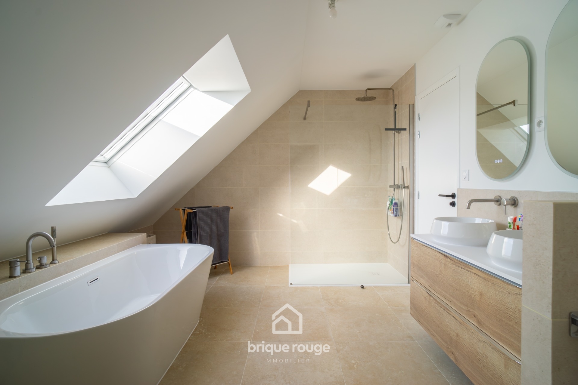 Individuelle 5 chambres semi plain pied d environ 180m Photo 5 - Brique Rouge Immobilier