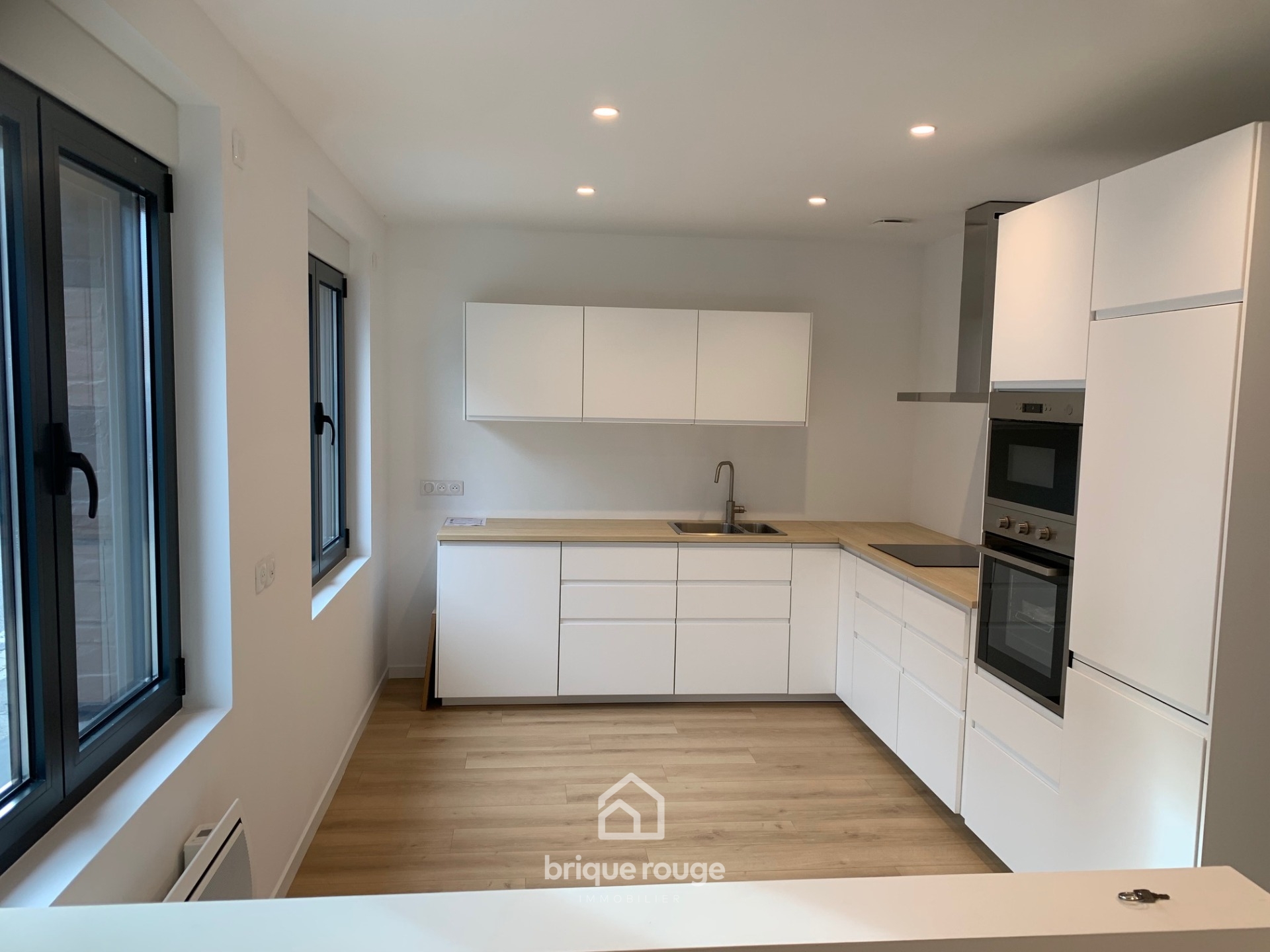 Maison individuelle renovee semi plain pied poss garage Photo 2 - Brique Rouge Immobilier Maison individuelle renovee semi plain pied poss garage Photo 2 - Brique Rouge Immobilier