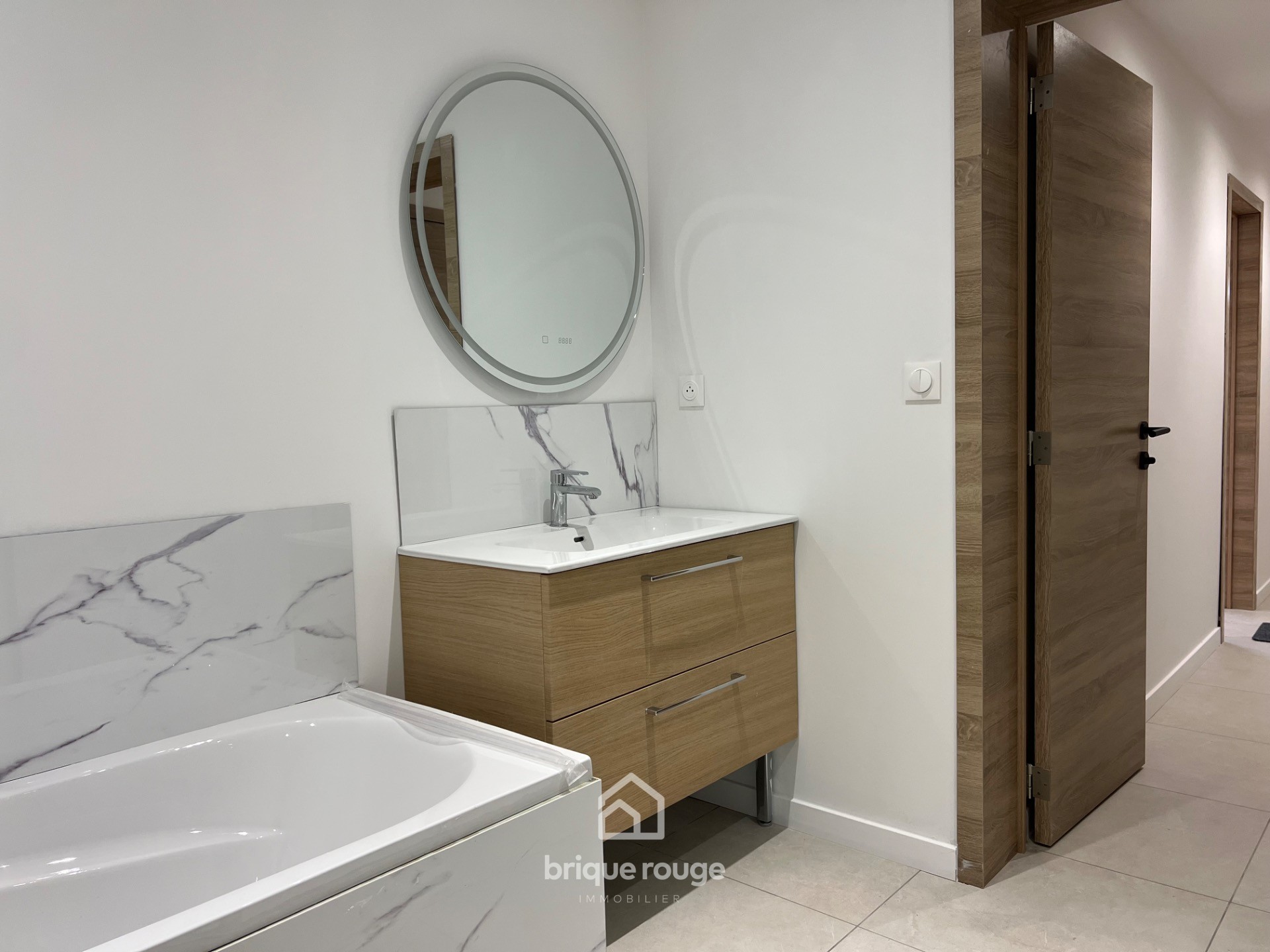Uniquement chez brique rouge immobilier Photo 11 - Brique Rouge Immobilier Uniquement chez brique rouge immobilier Photo 11 - Brique Rouge Immobilier