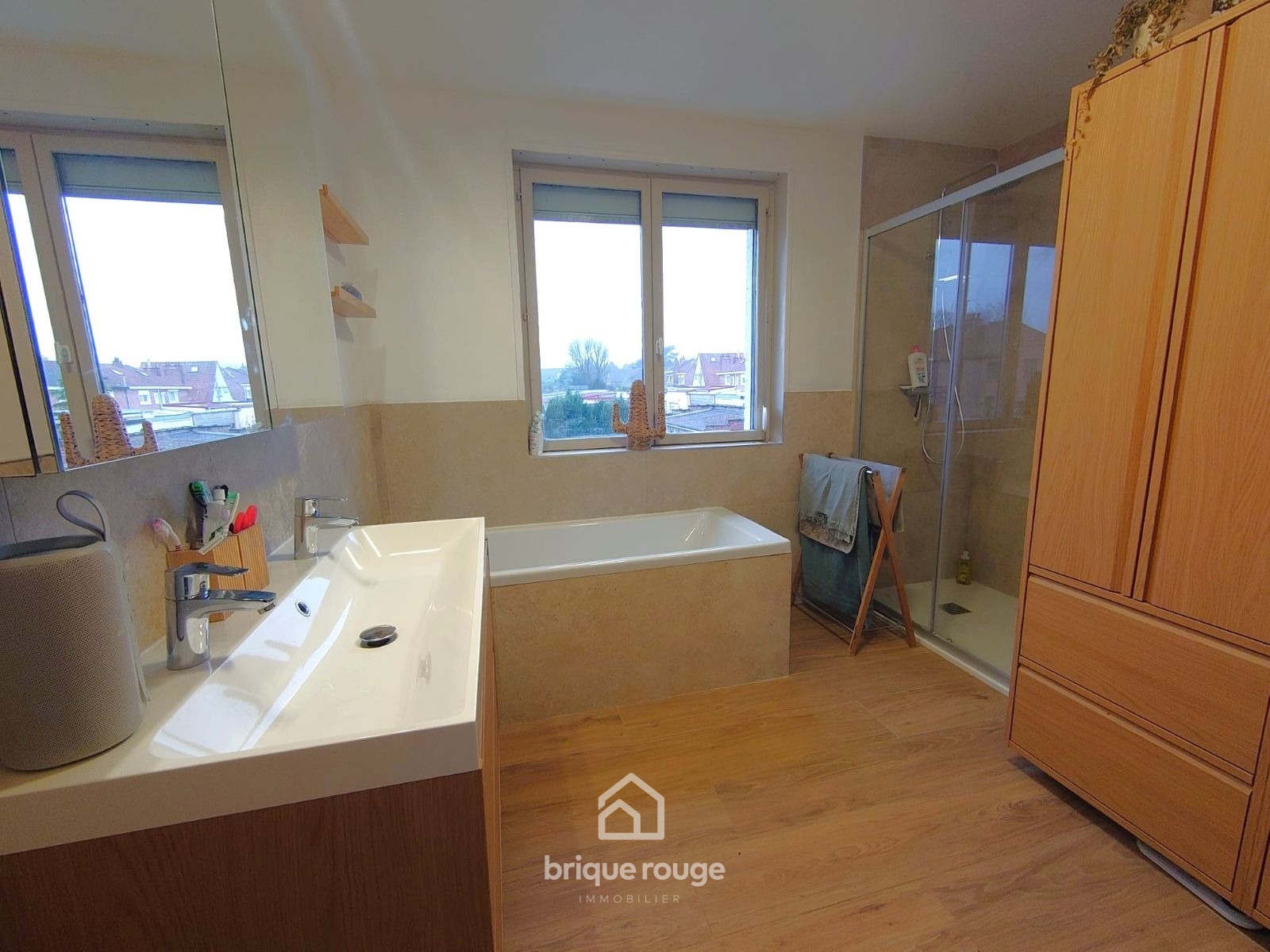 Superbe maison 4 chambres jardin parkings Photo 8 - Brique Rouge Immobilier