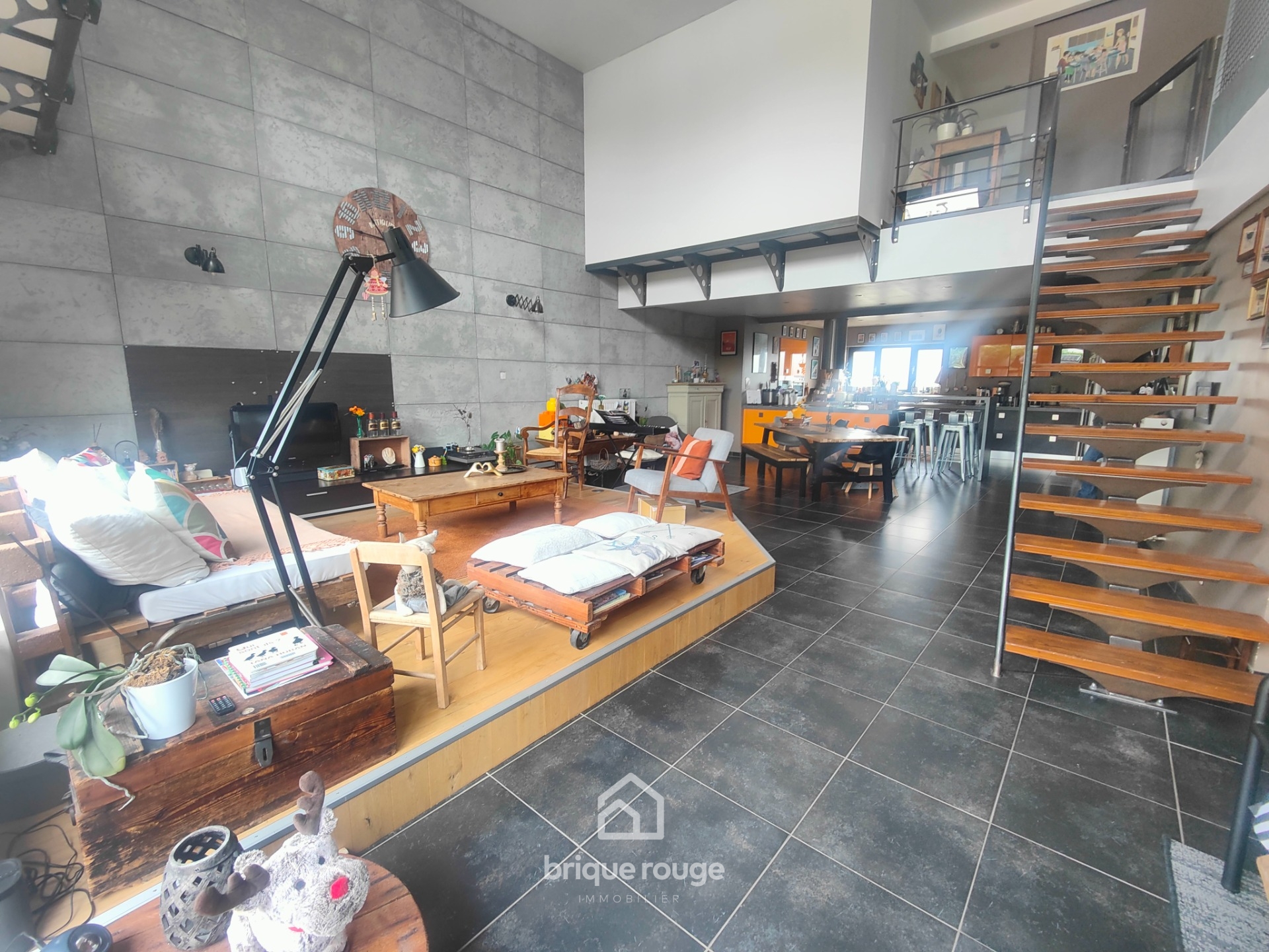 Maison semi indi style loft 3chambres exterieur parking Photo 1 - Brique Rouge Immobilier Maison semi indi style loft 3chambres exterieur parking Photo 1 - Brique Rouge Immobilier