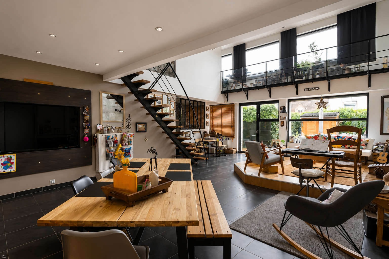 Maison semi indi style loft 3chambres exterieur parking Photo 1 - Brique Rouge Immobilier Maison semi indi style loft 3chambres exterieur parking Photo 1 - Brique Rouge Immobilier