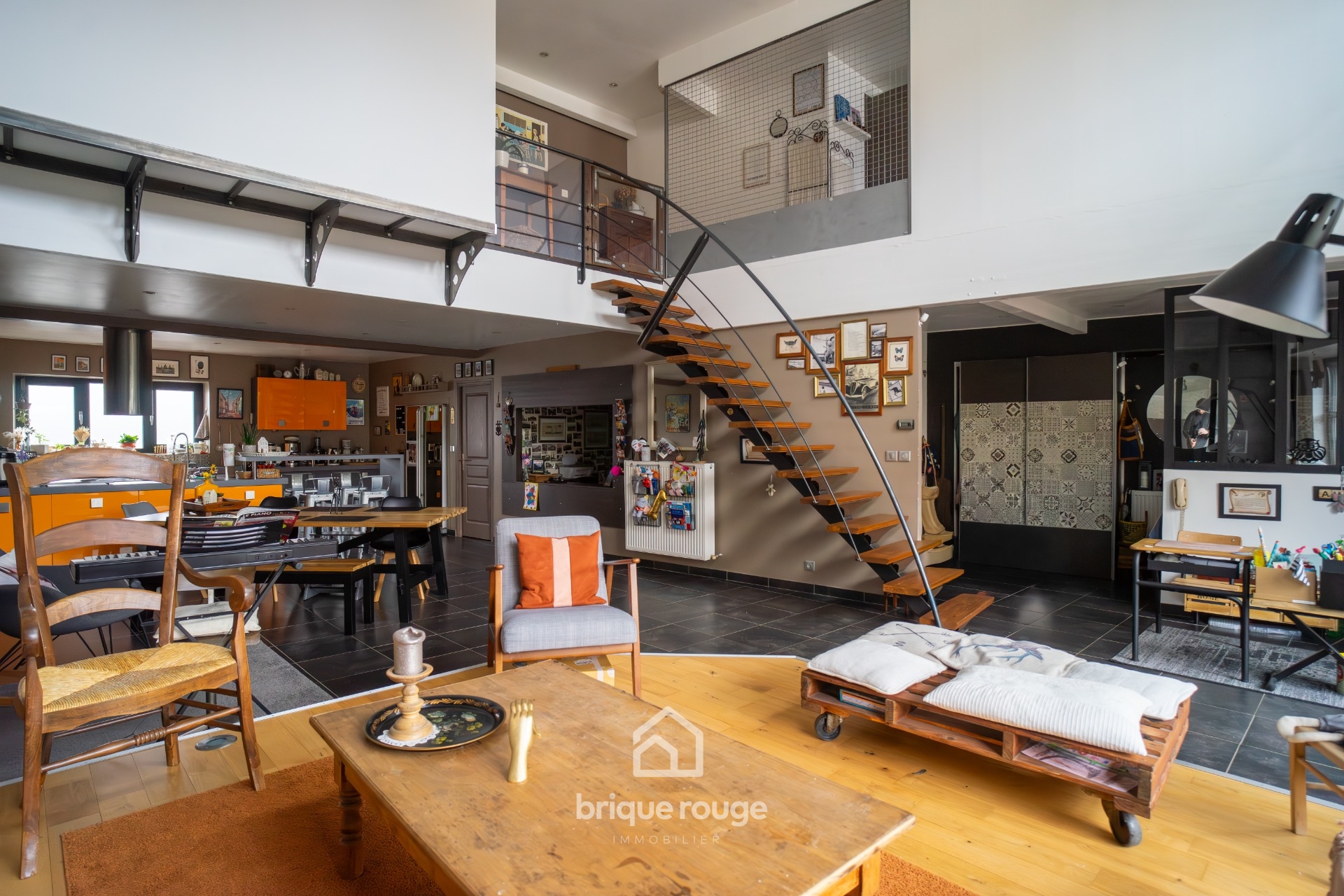 Maison semi indi style loft 3chambres exterieur parking Photo 2 - Brique Rouge Immobilier Maison semi indi style loft 3chambres exterieur parking Photo 2 - Brique Rouge Immobilier