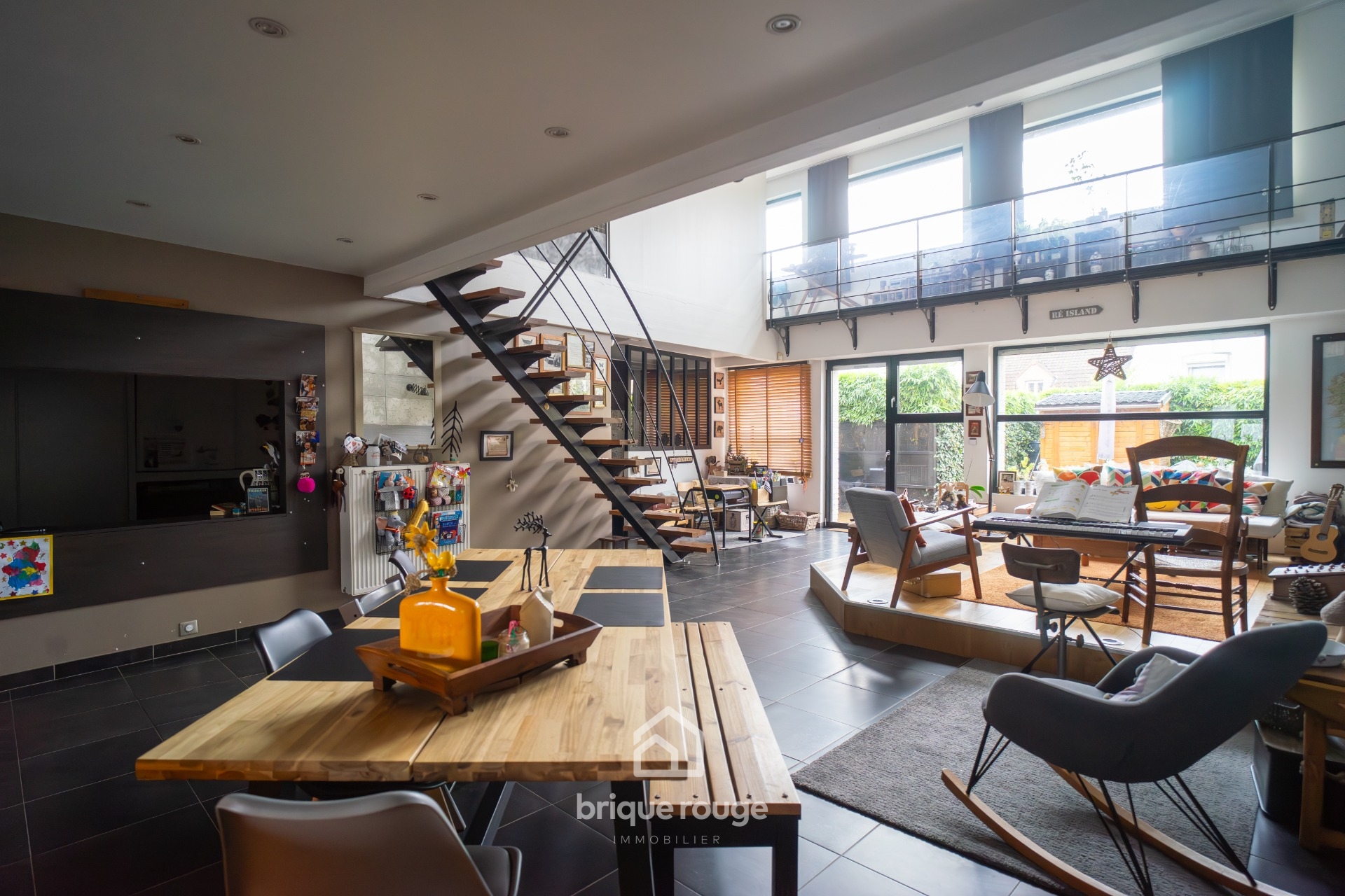 Maison semi indi style loft 3chambres exterieur parking Photo 3 - Brique Rouge Immobilier Maison semi indi style loft 3chambres exterieur parking Photo 3 - Brique Rouge Immobilier